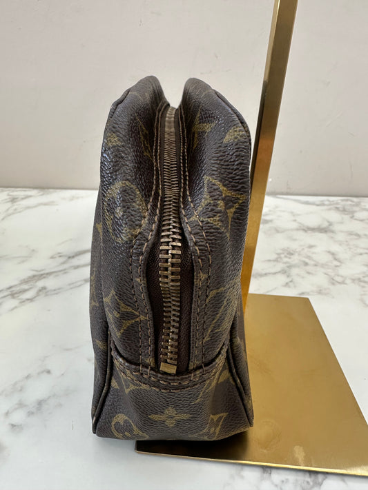 Louis Vuitton Trousse Toilette 28