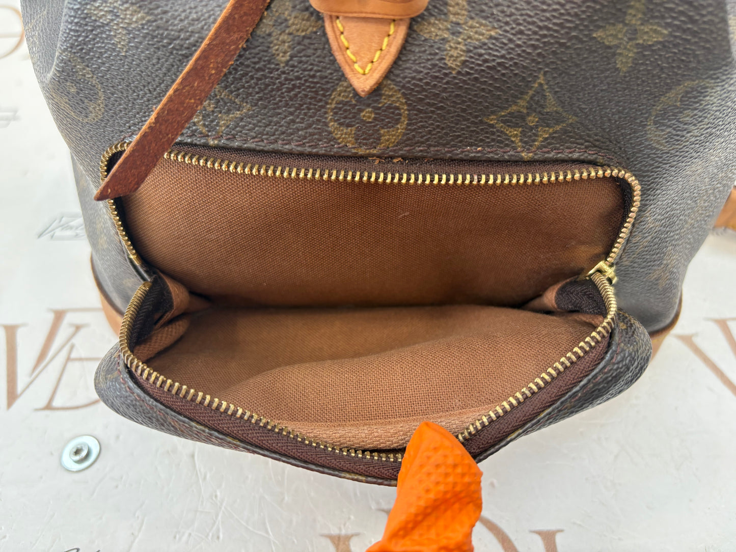 018879 - Louis Vuitton Montsouris MM