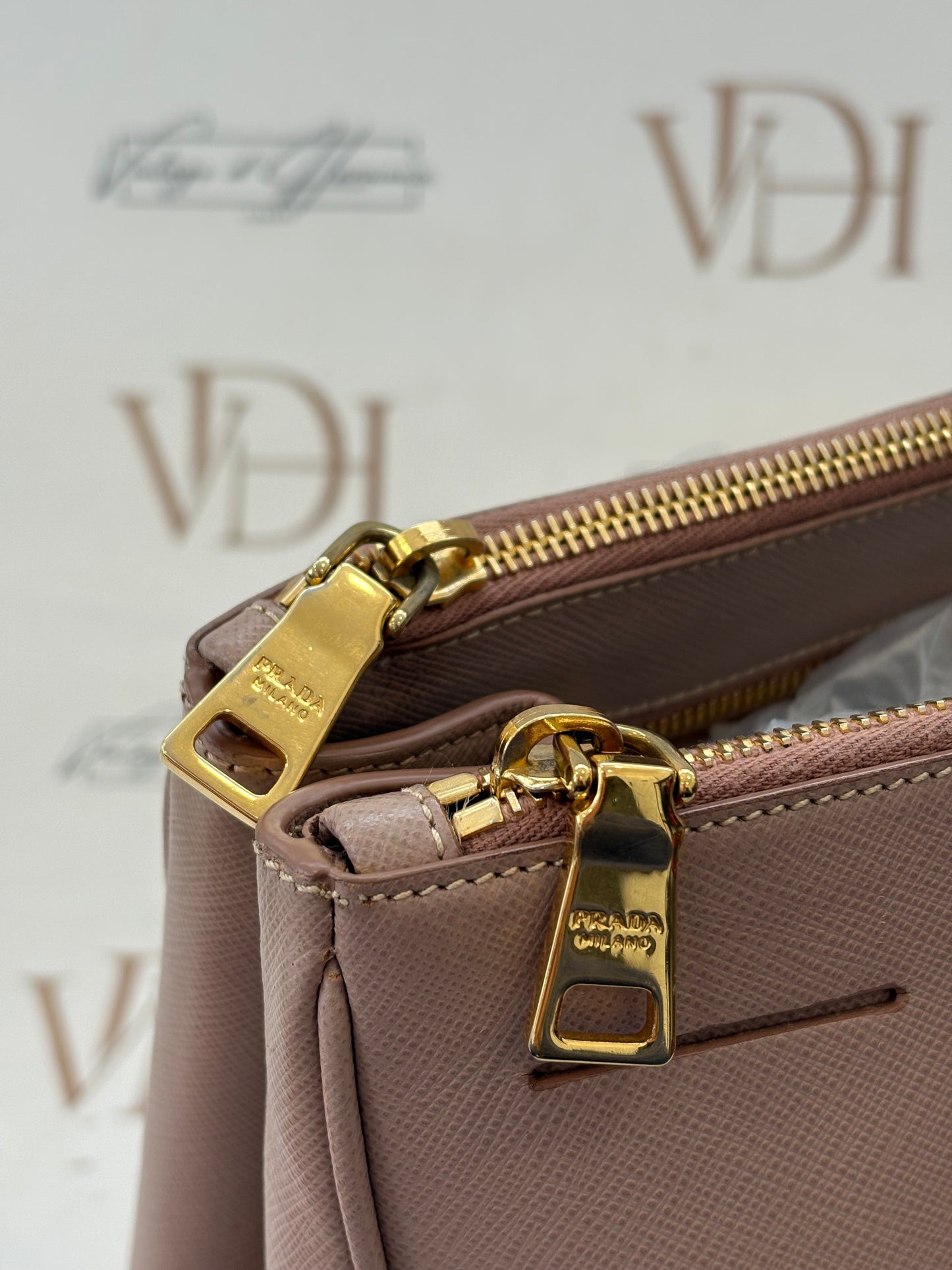 201161 - Prada Galleria