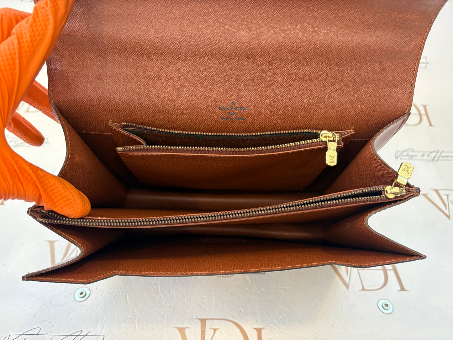 018220 - Louis Vuitton Concorde