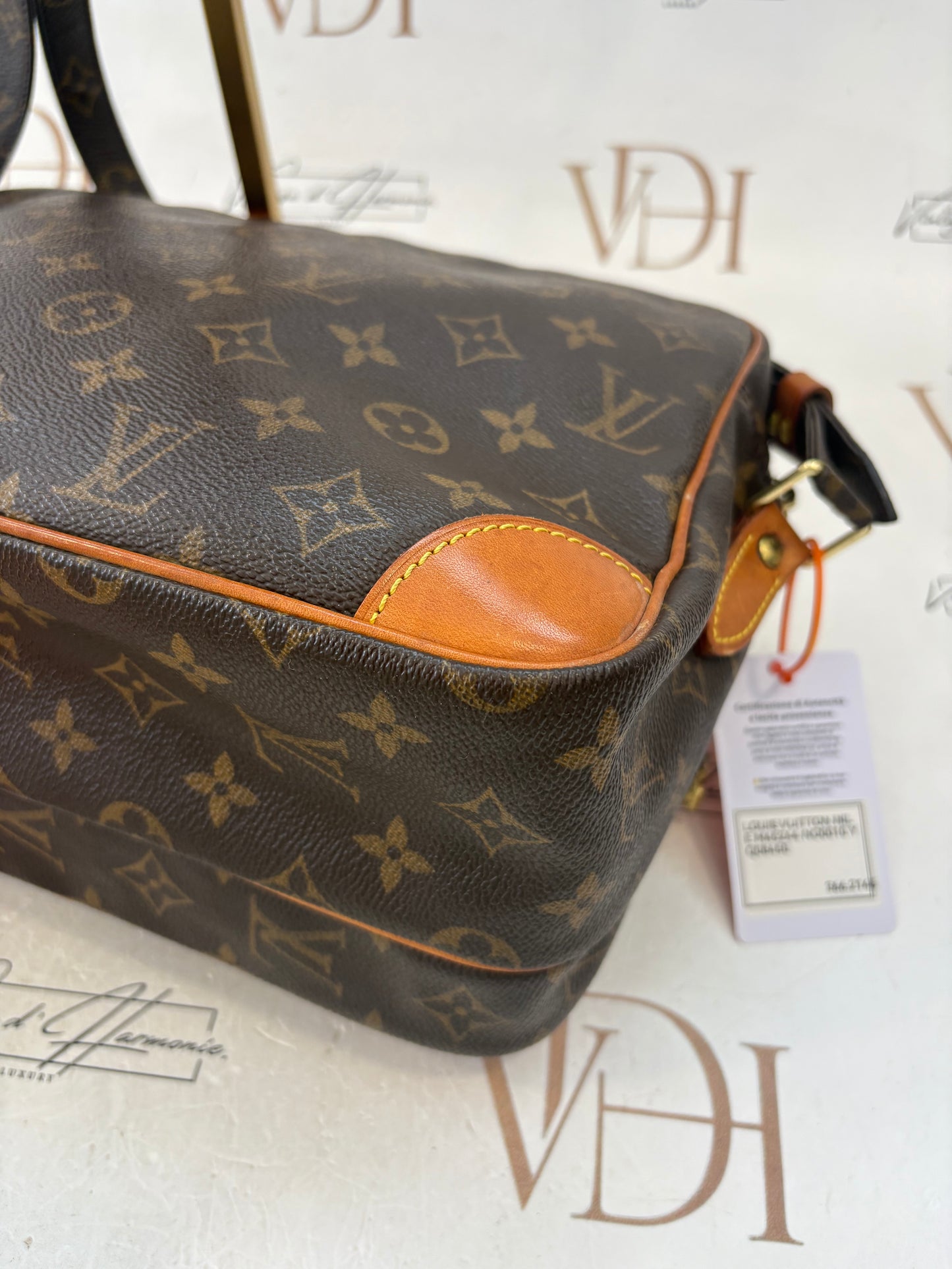 018525 - Louis Vuitton Nile