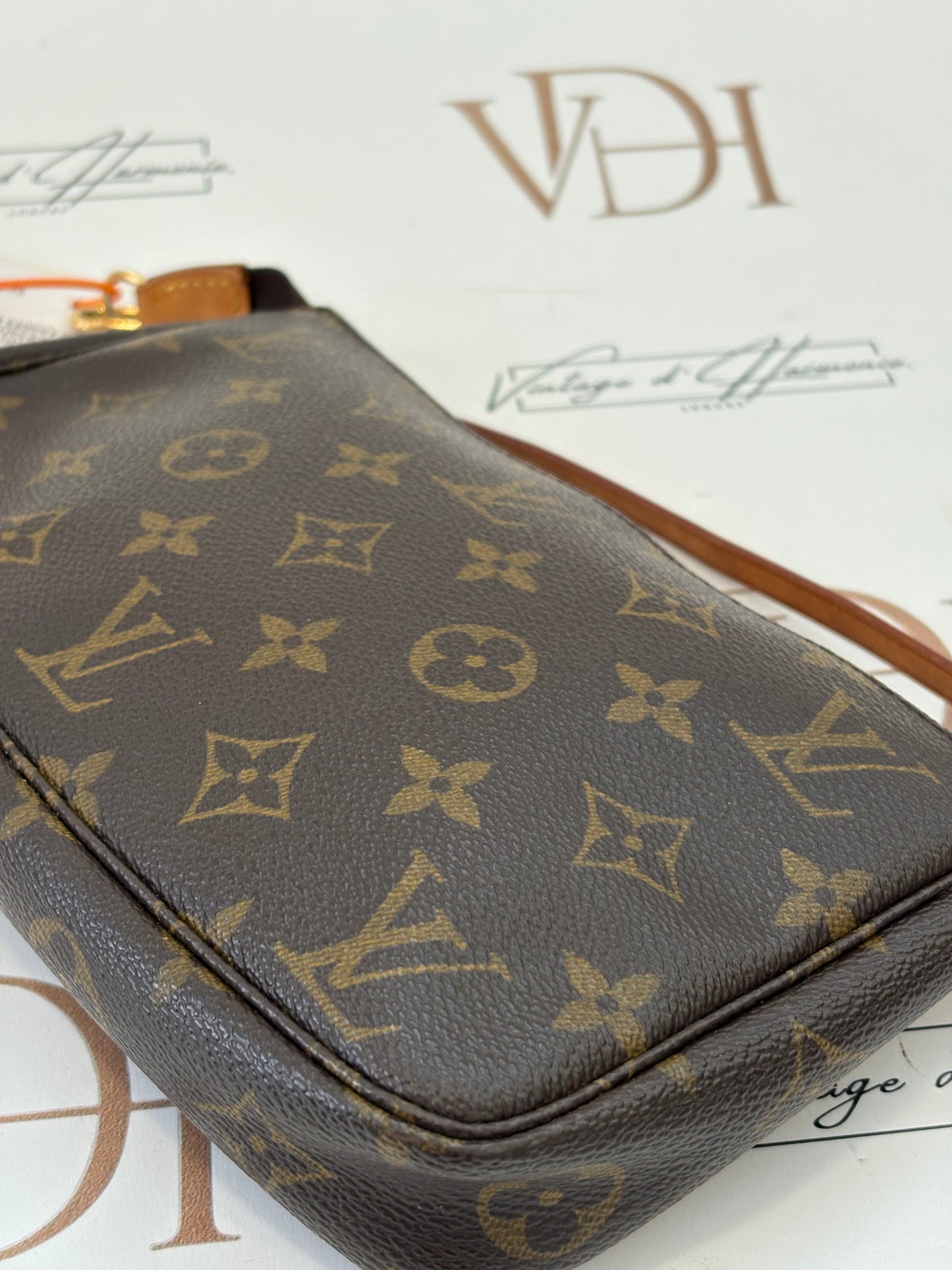 018106 - Louis Vuitton Pochette Accessoires