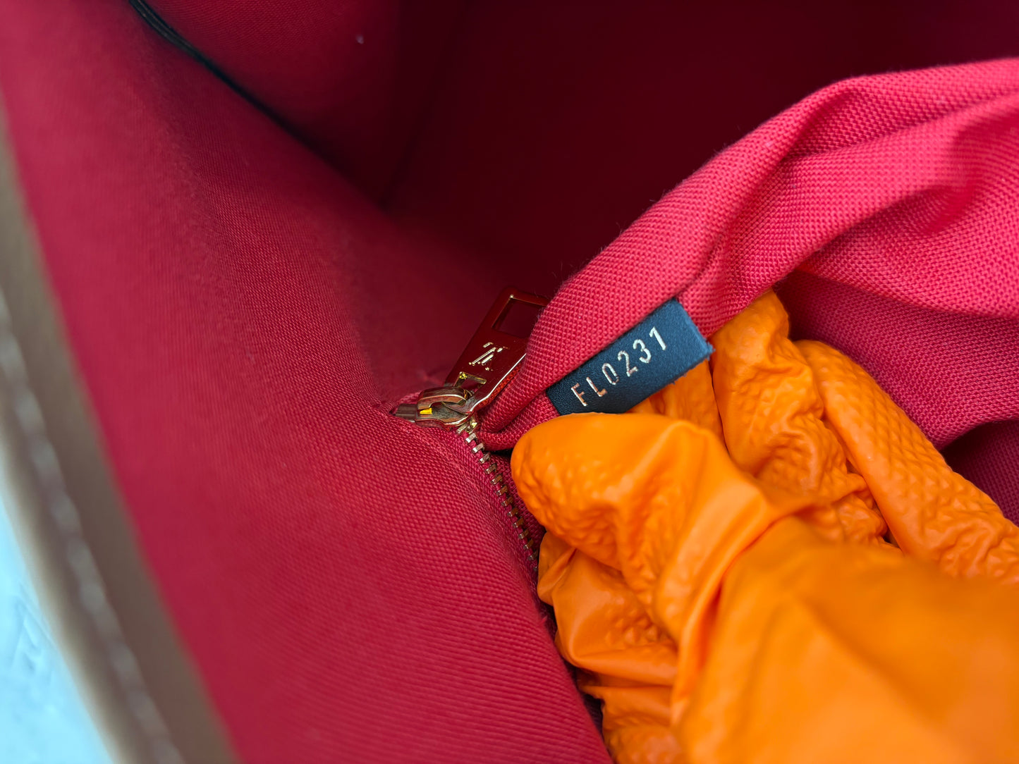 384259 - LV onthego