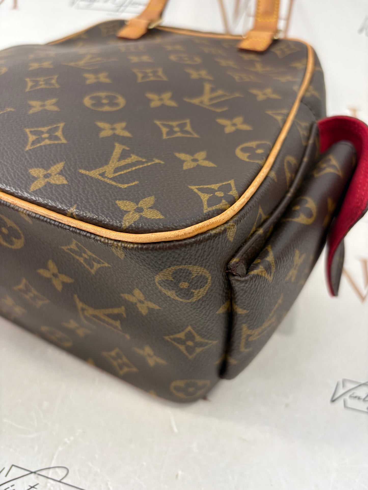 016930 - Louis Vuitton Excentricite