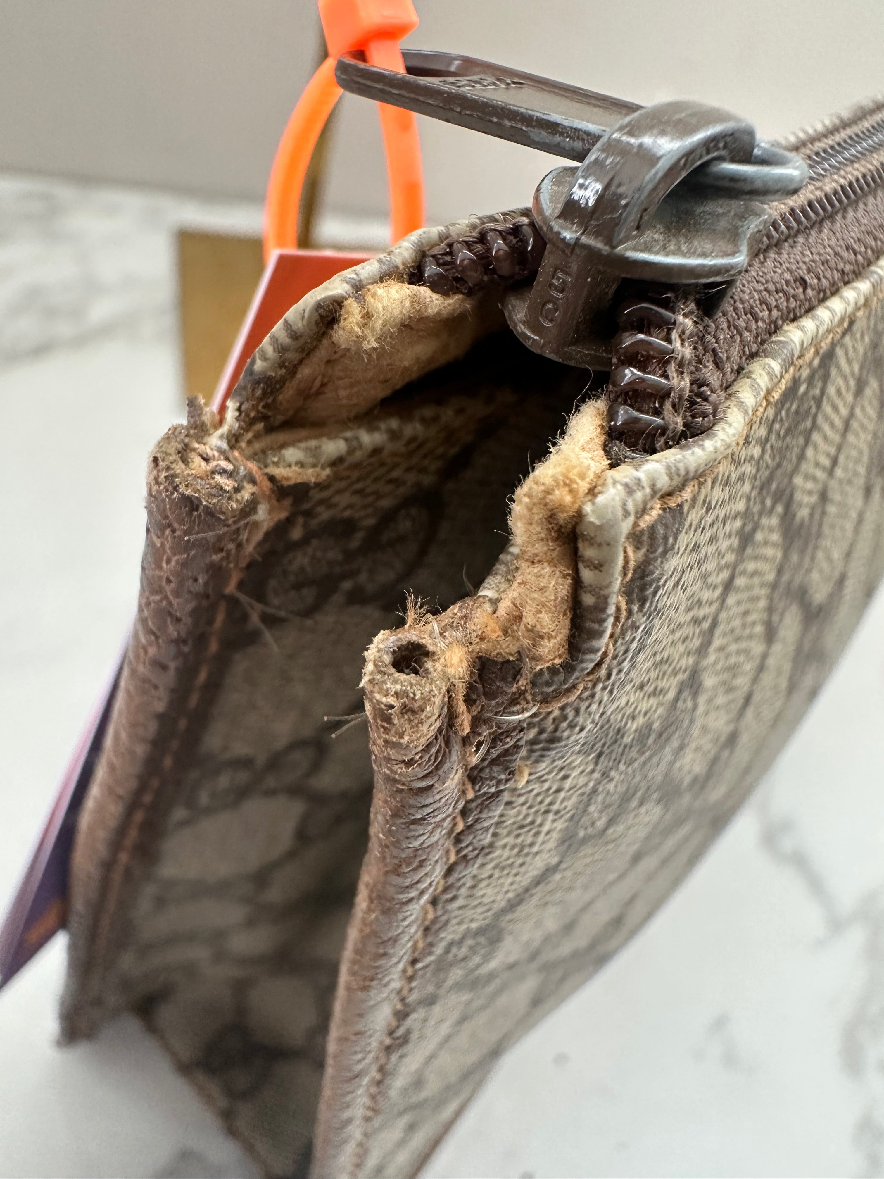 Gucci Pochette Supreme