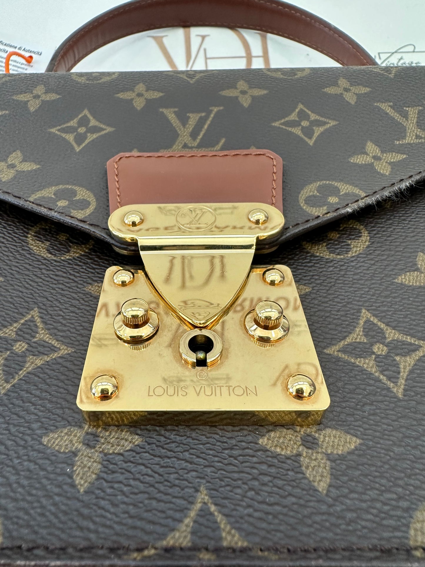 017854 - Louis Vuitton Concorde