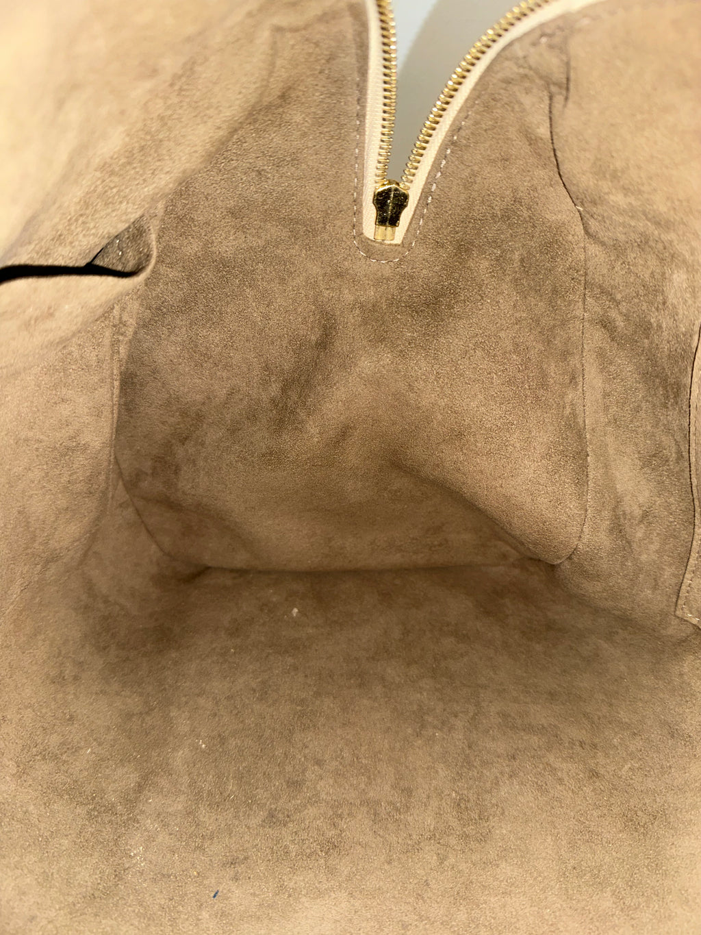 Louis Vuitton Courtney