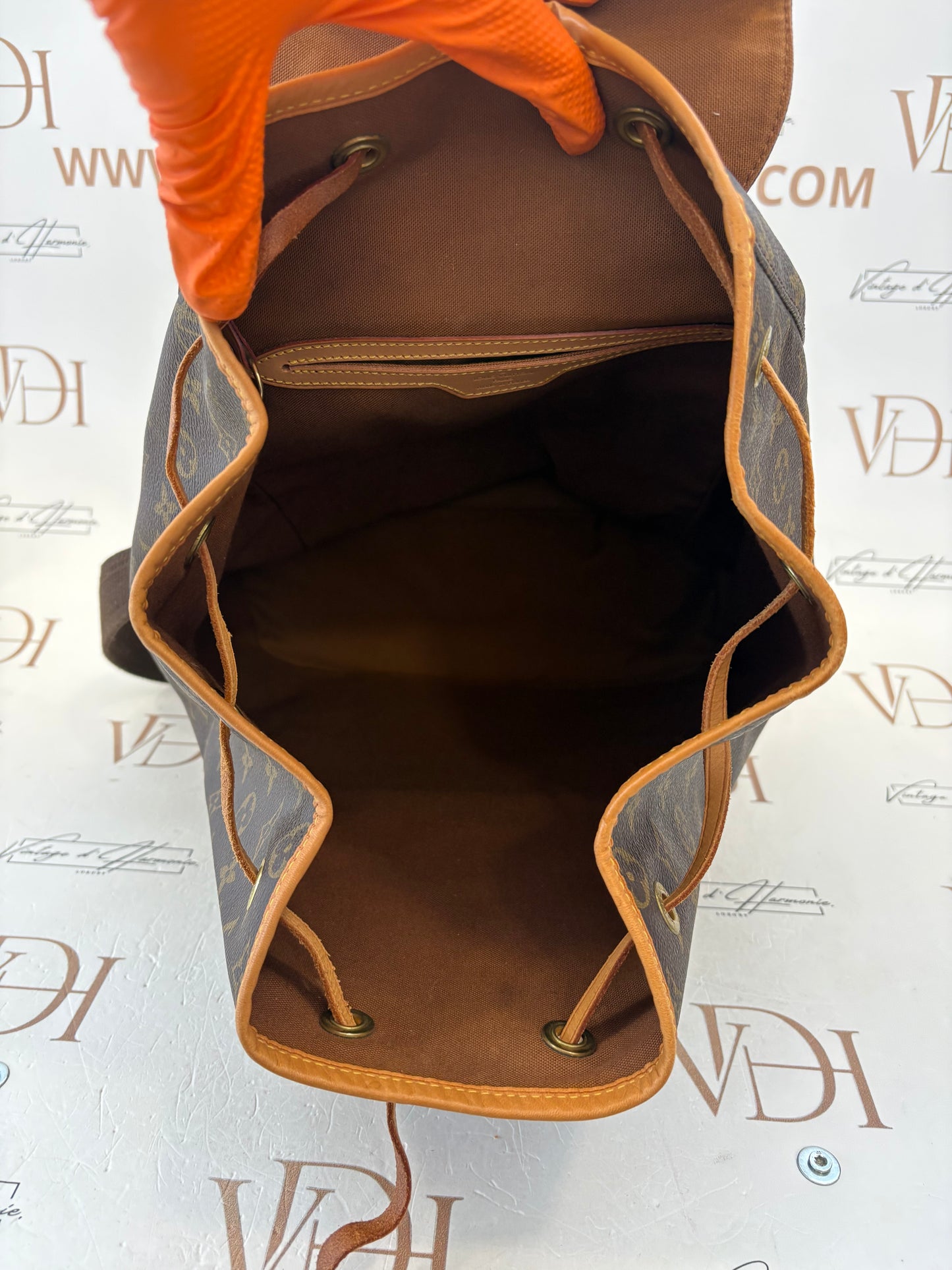 016952 - Louis Vuitton Montsouris GM