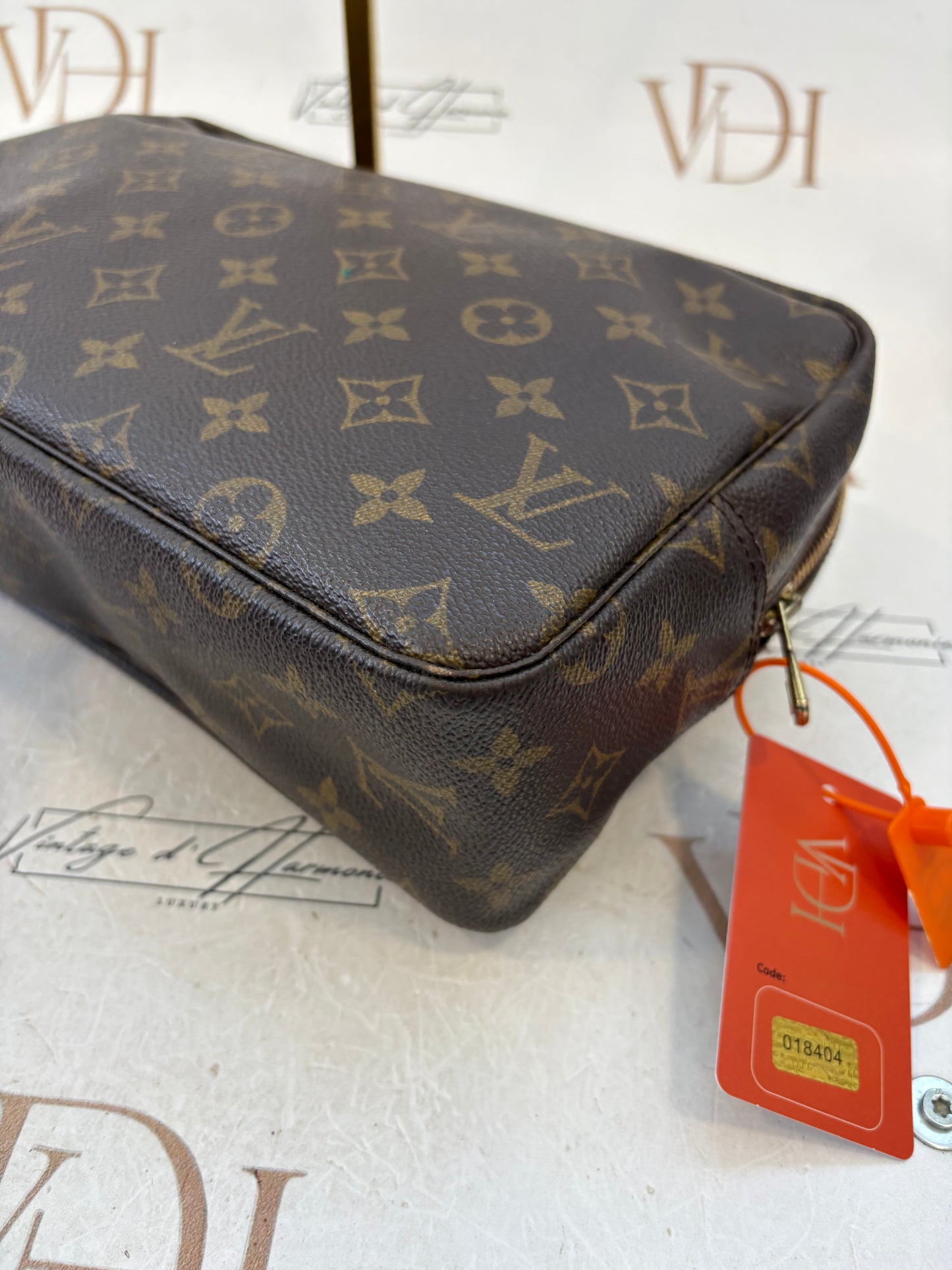 018404 - Louis Vuitton Trousse Toilette 28