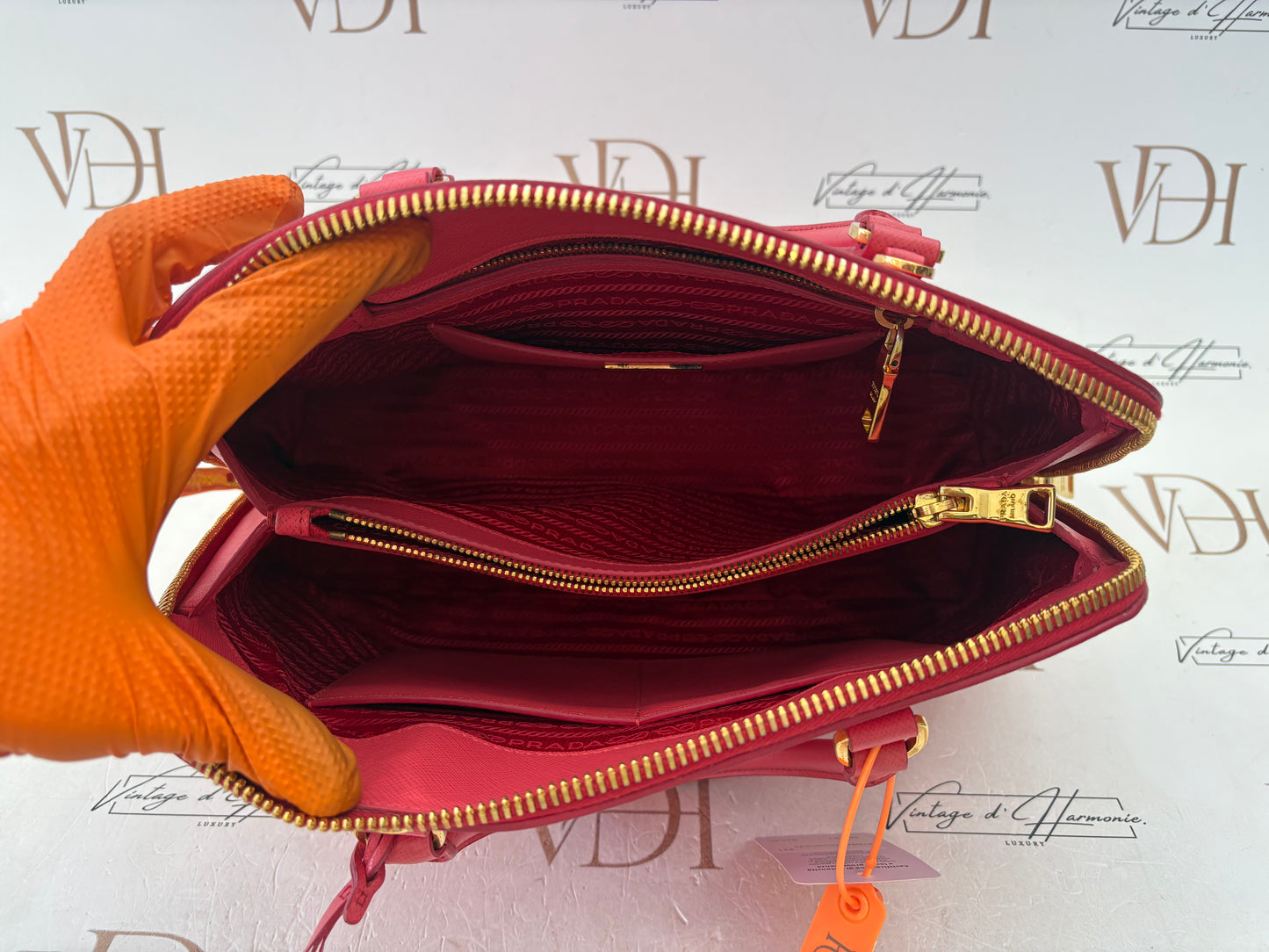 383681 - Prada Promenade