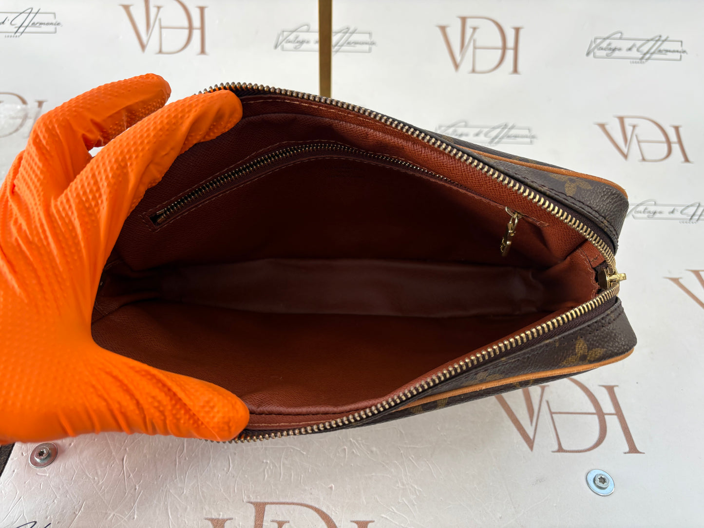 018939 - Louis Vuitton Dragonne GM