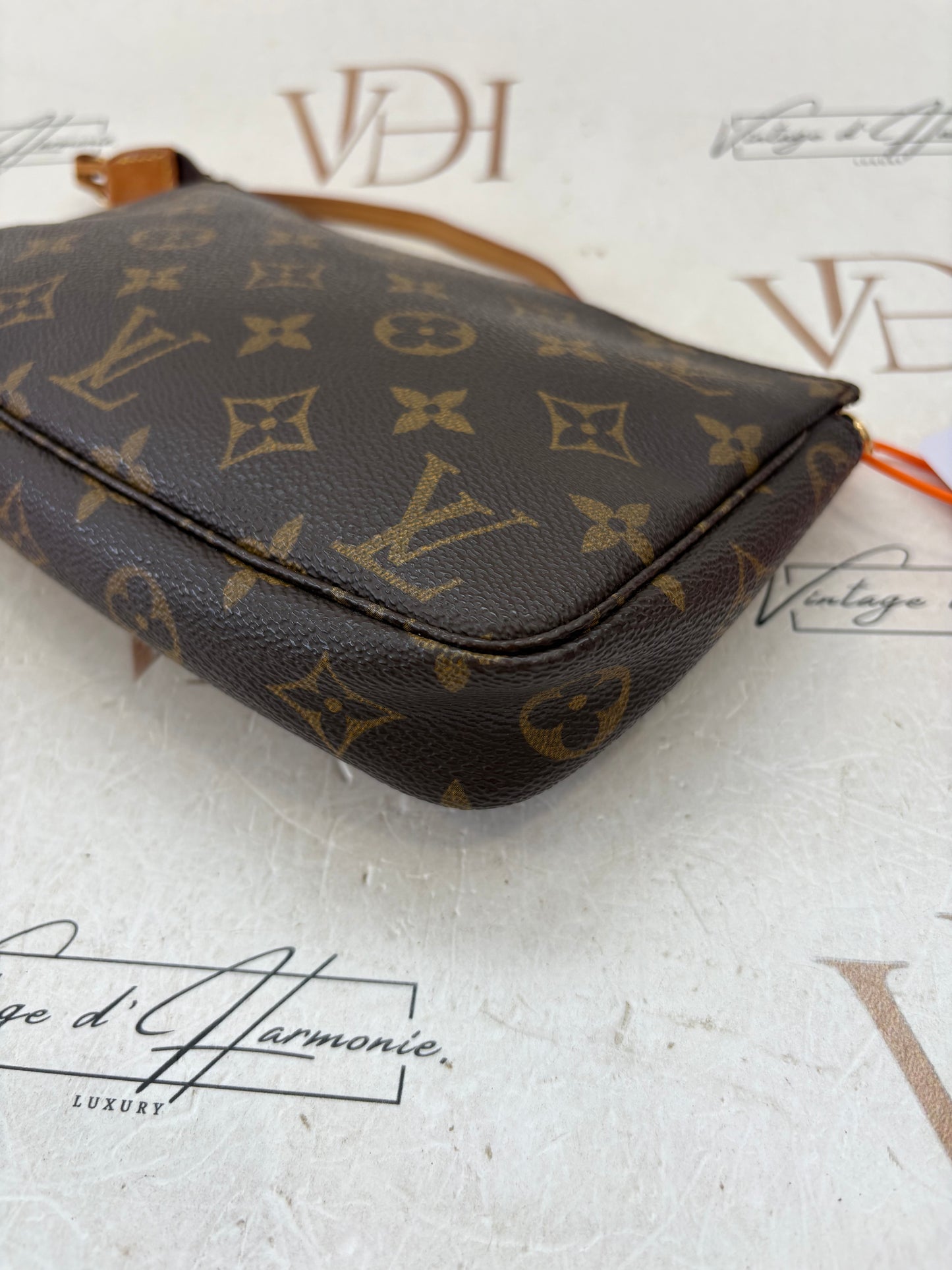 018355 - Louis Vuitton Pochette Accessoires