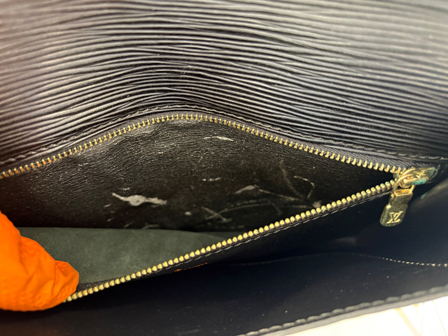 017133 - Louis Vuitton Epi Biface
