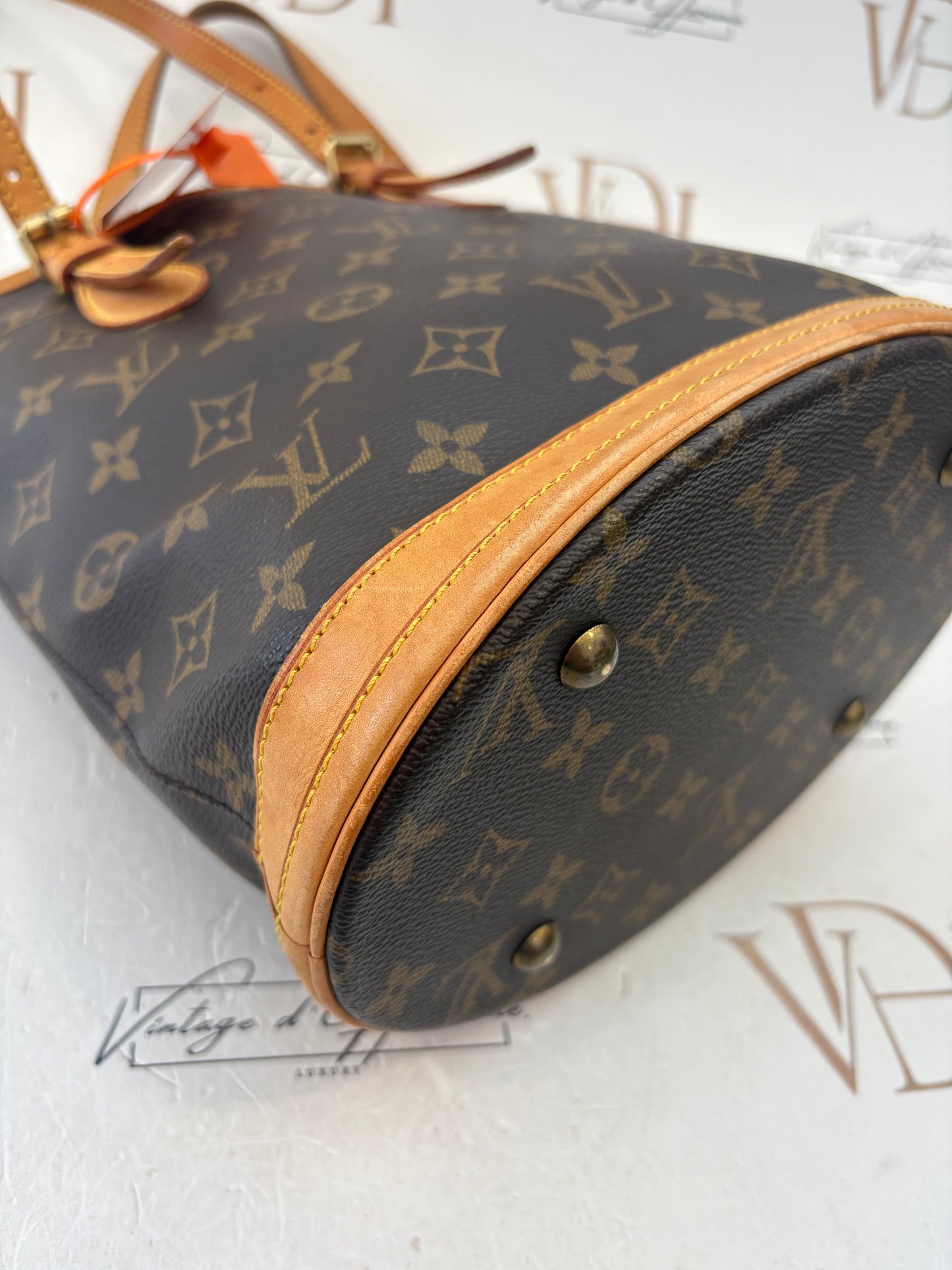 019001 - Louis Vuitton Bucket PM