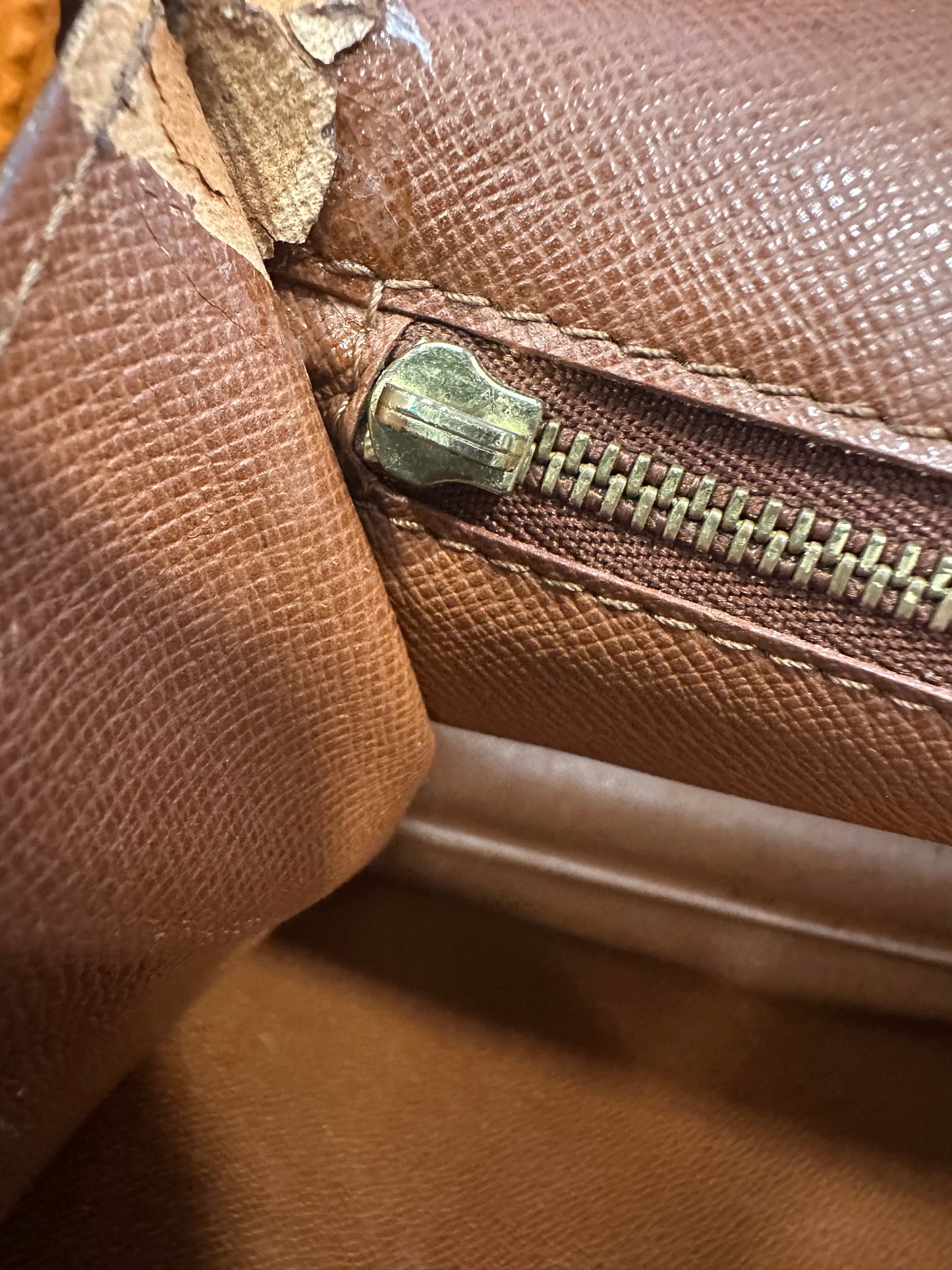 016949 - Louis Vuitton Monceau 28