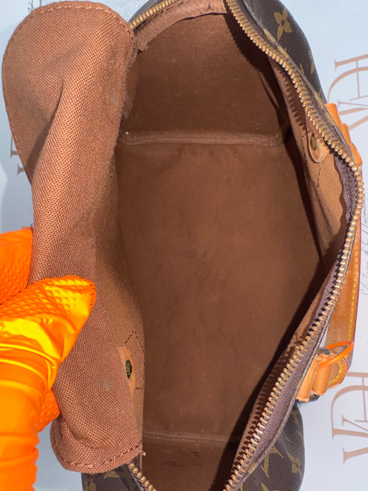 018723 - Louis Vuitton Speedy 30