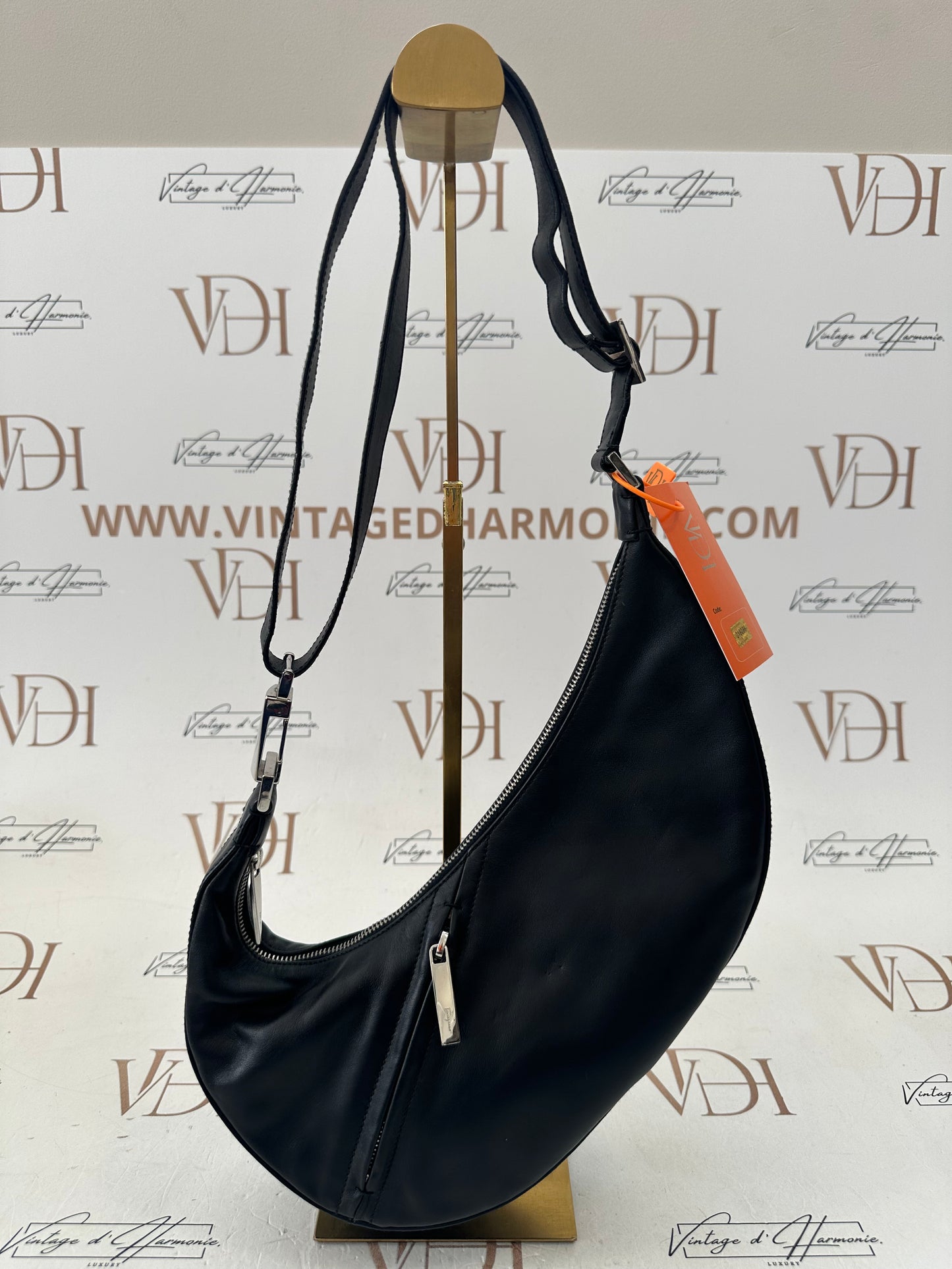 018086 - Salvatore Ferragamo Black
