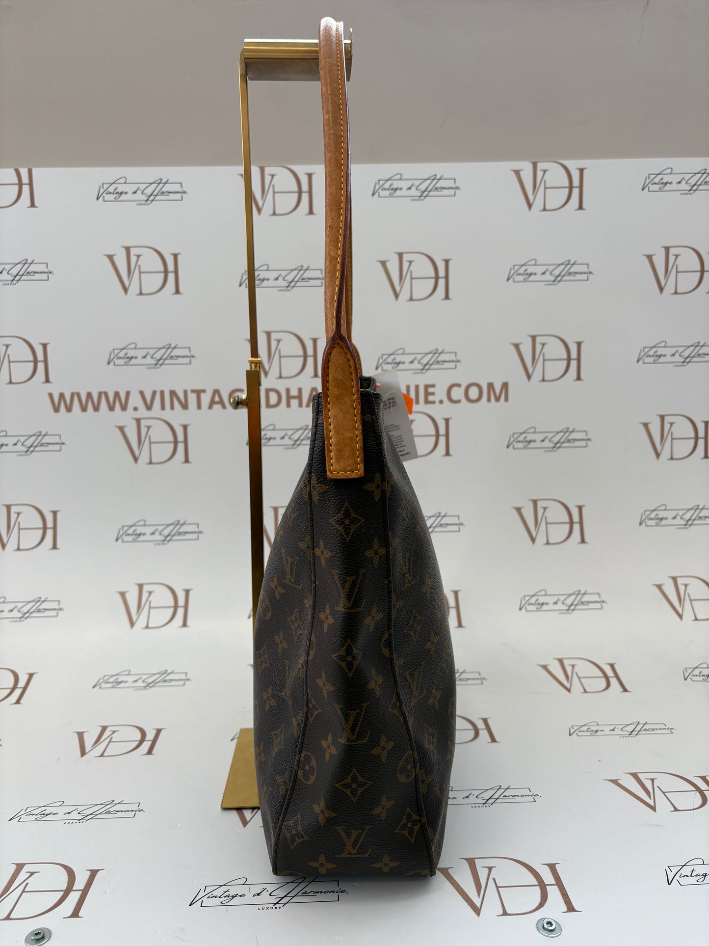 018100 - Louis Vuitton Looping GM