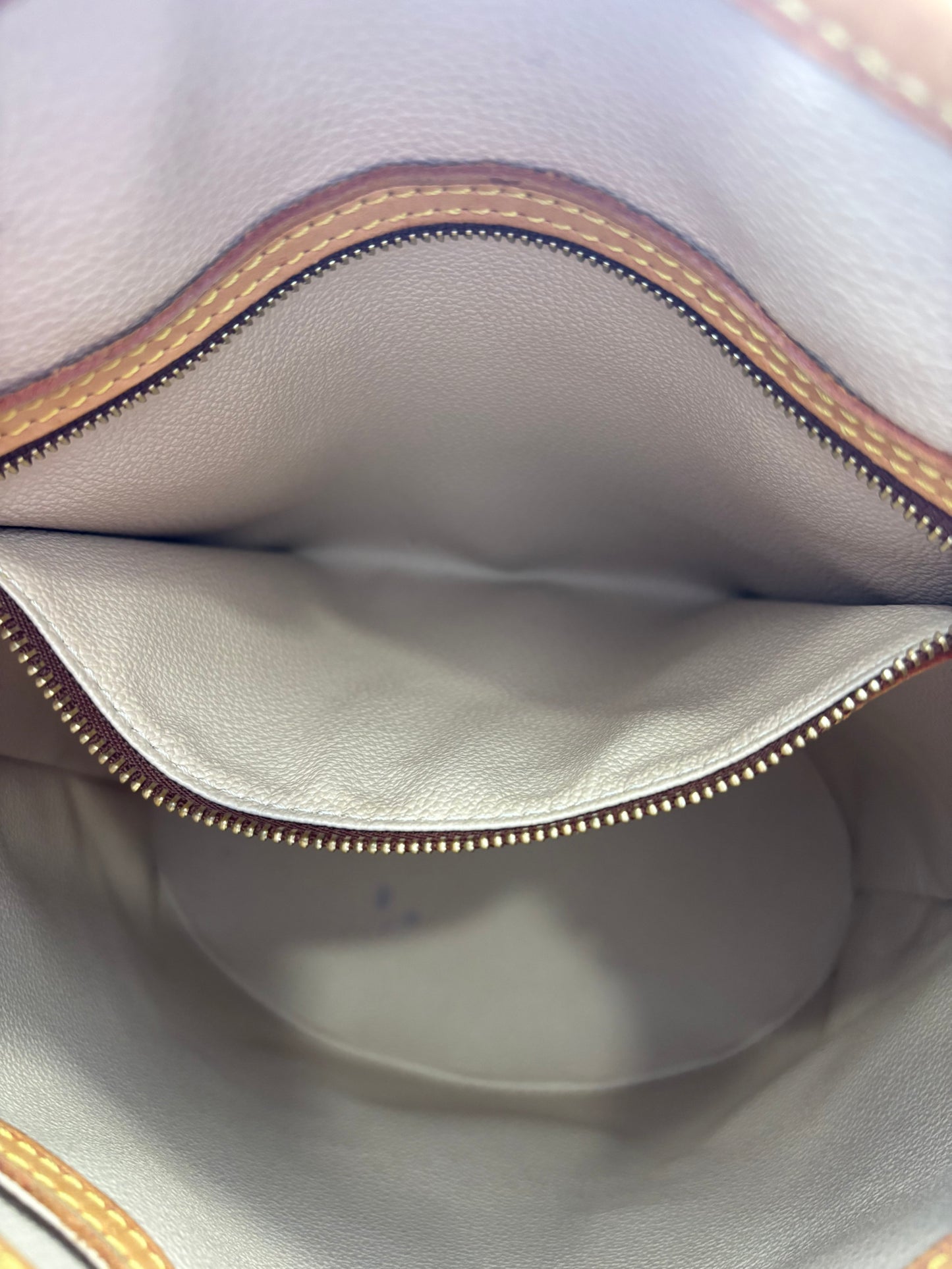 019001 - Louis Vuitton Bucket PM