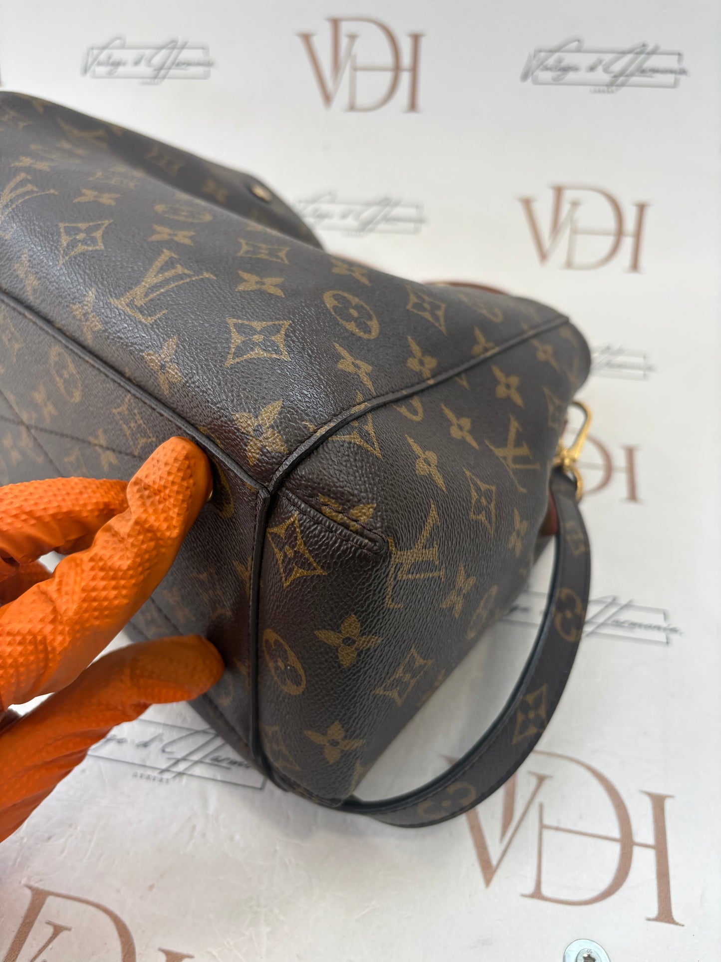 384100 - Louis Vuitton Montaigne