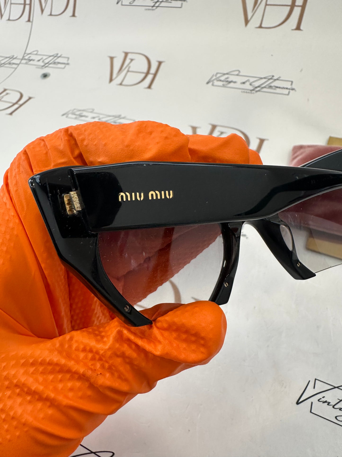 016815 - Miu Miu Sunglasses