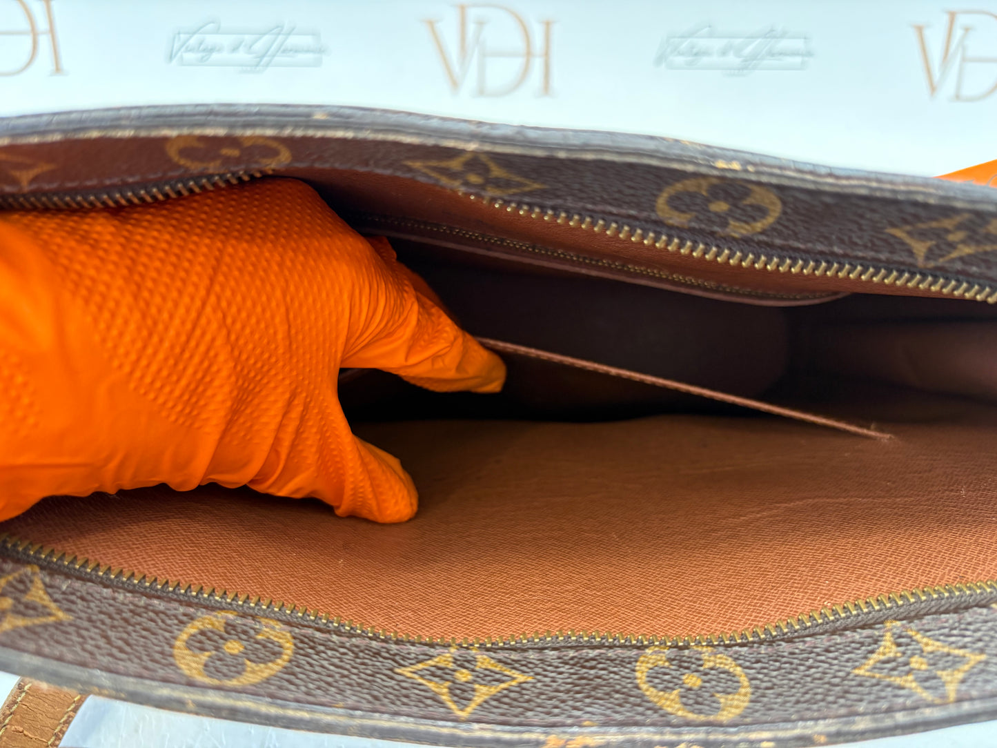 018926 - Louis Vuitton Babylone