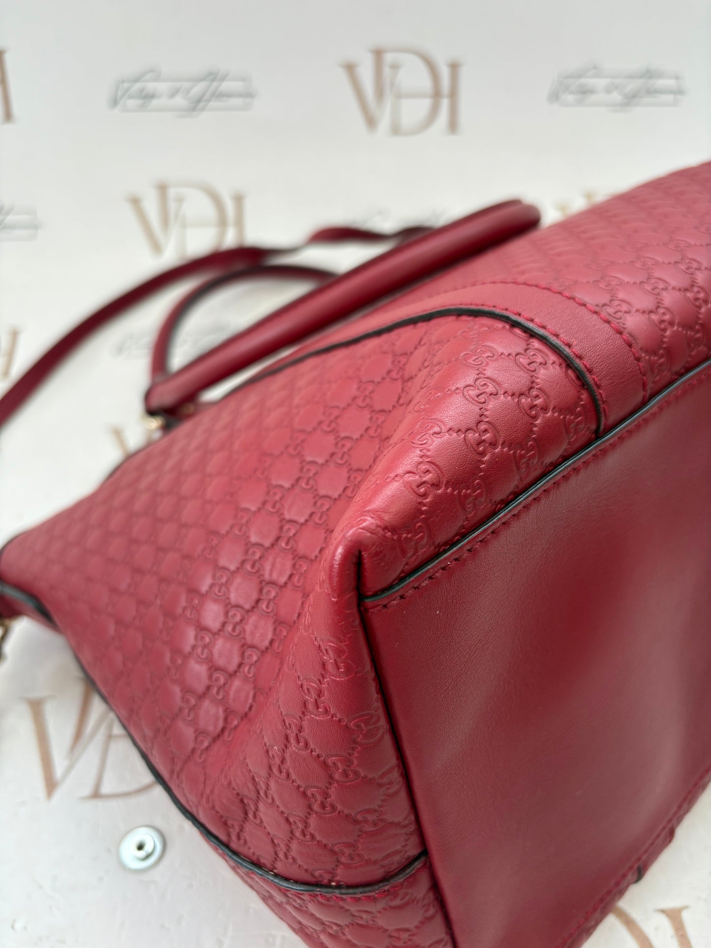 384269 - Gucci