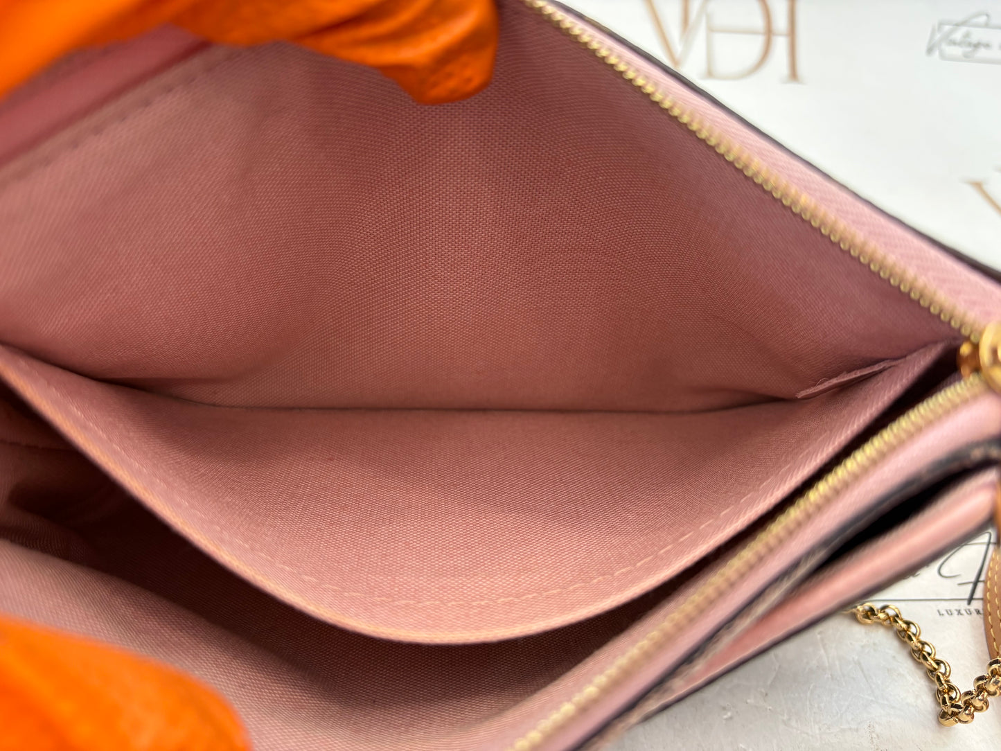 017249 - Louis Vuitton Pallas Pouch