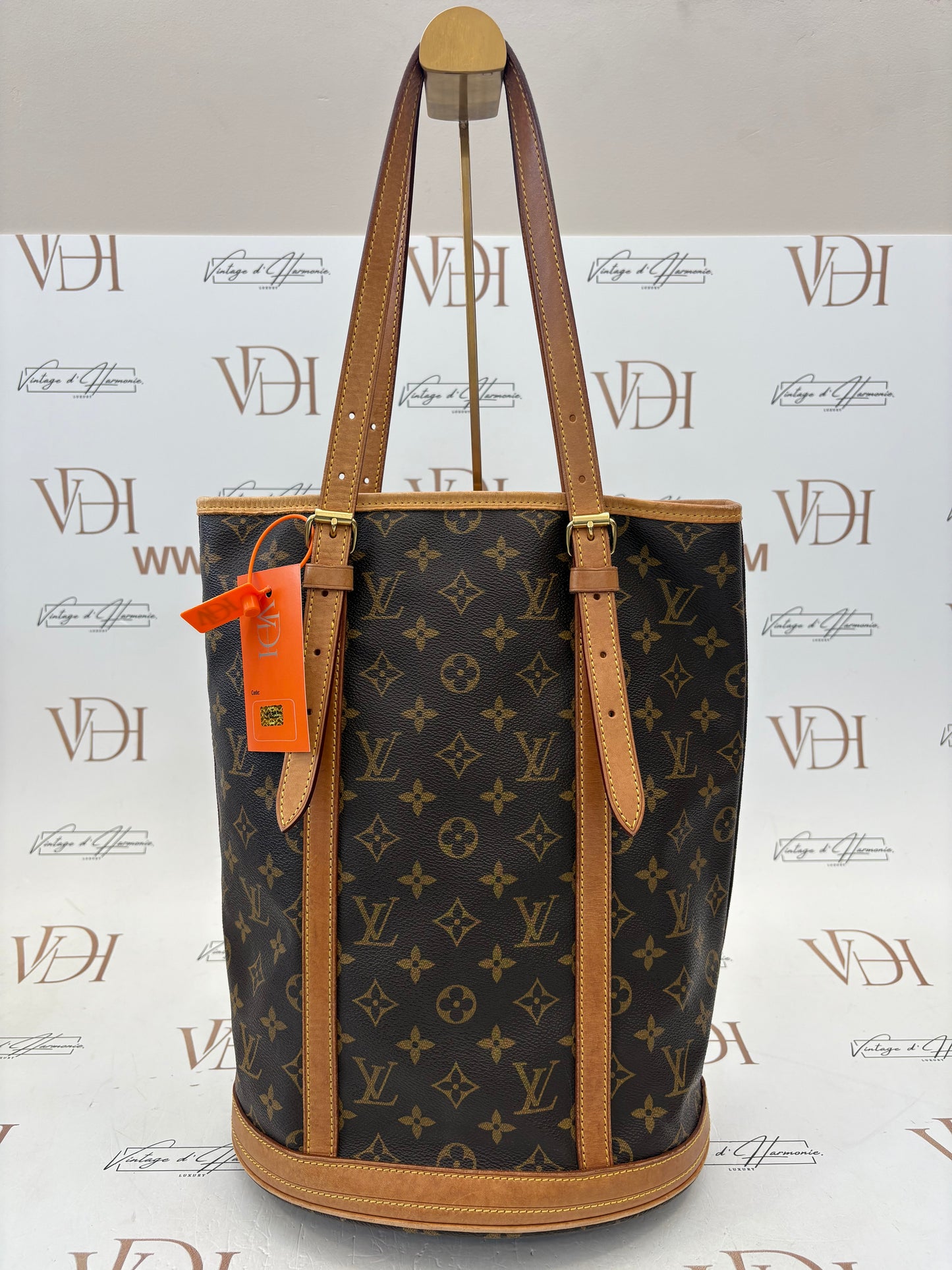 018885 - Louis Vuitton Bucket GM