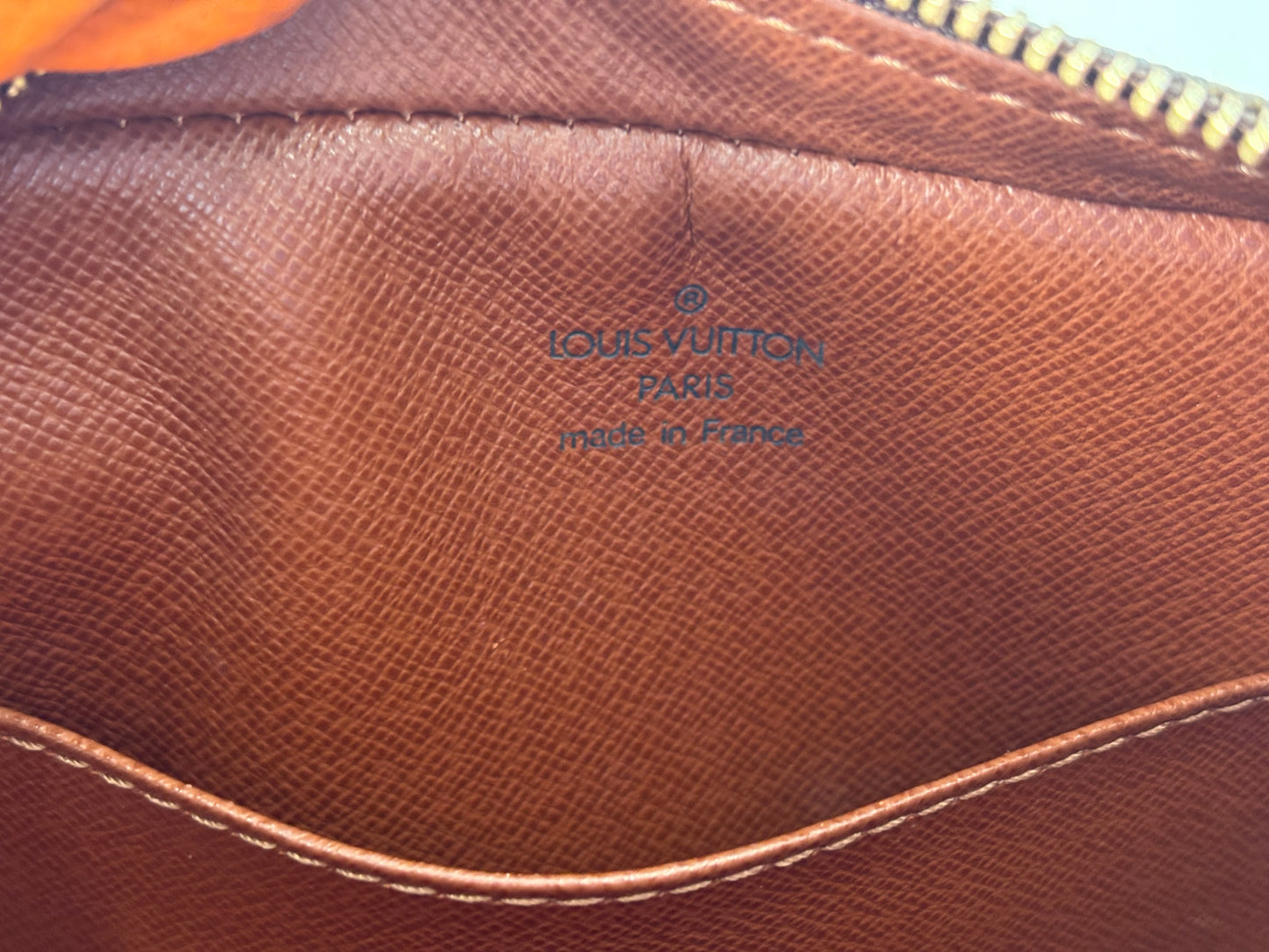 018526 - Louis Vuitton Pochette Cite