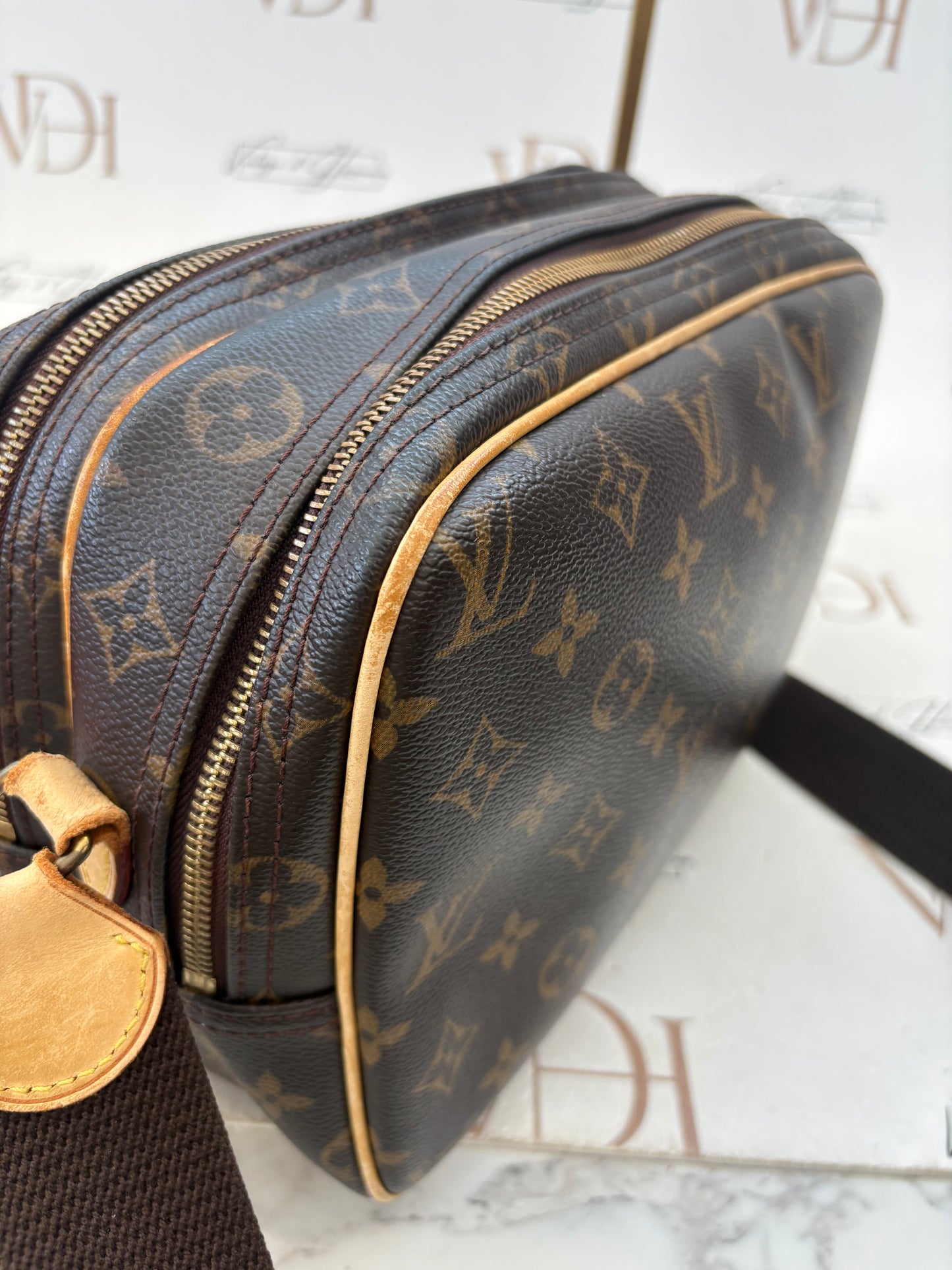 018692 - Louis Vuitton Reporter PM