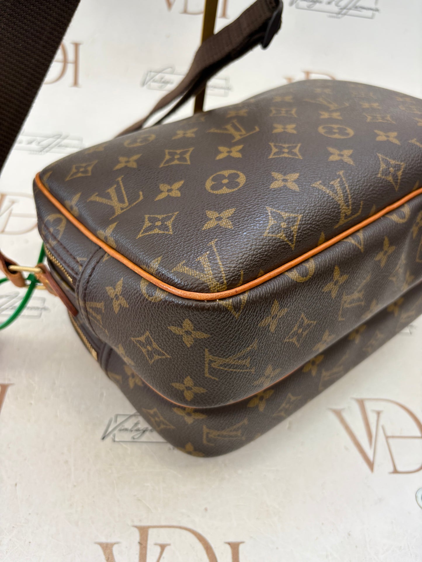 017200 - Louis Vuitton Reporter PM