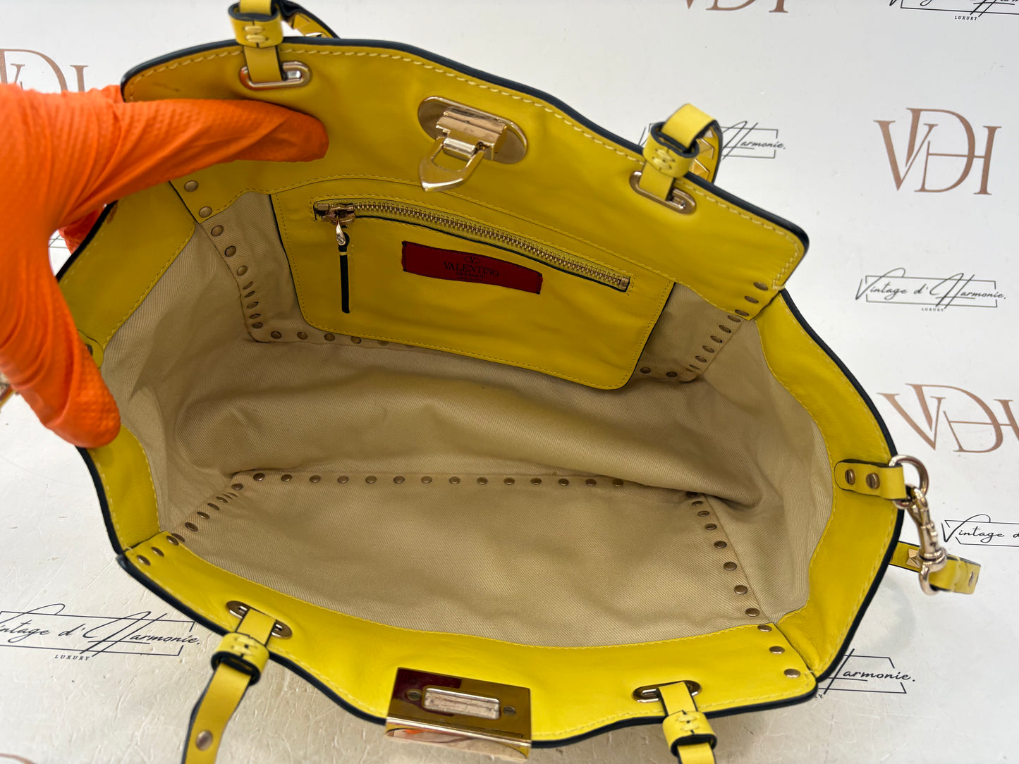 018339 - Valentino Rockstud Yellow