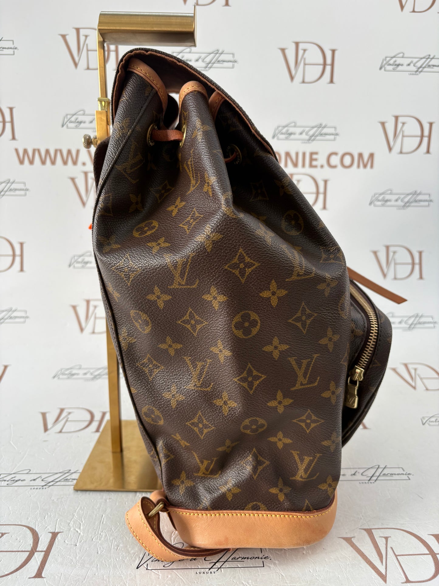 018842 - Louis Vuitton Montsouris GM