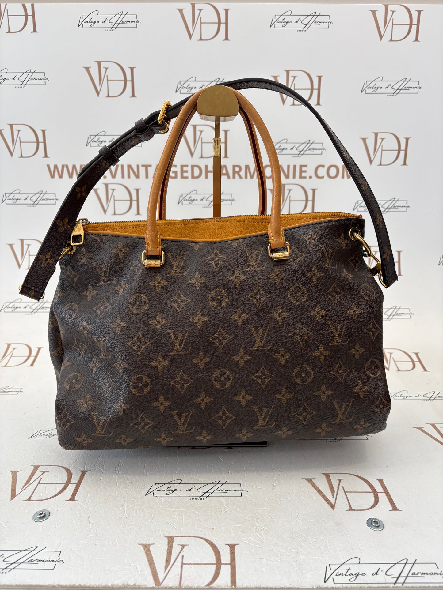 384141 - Louis Vuitton Pallas