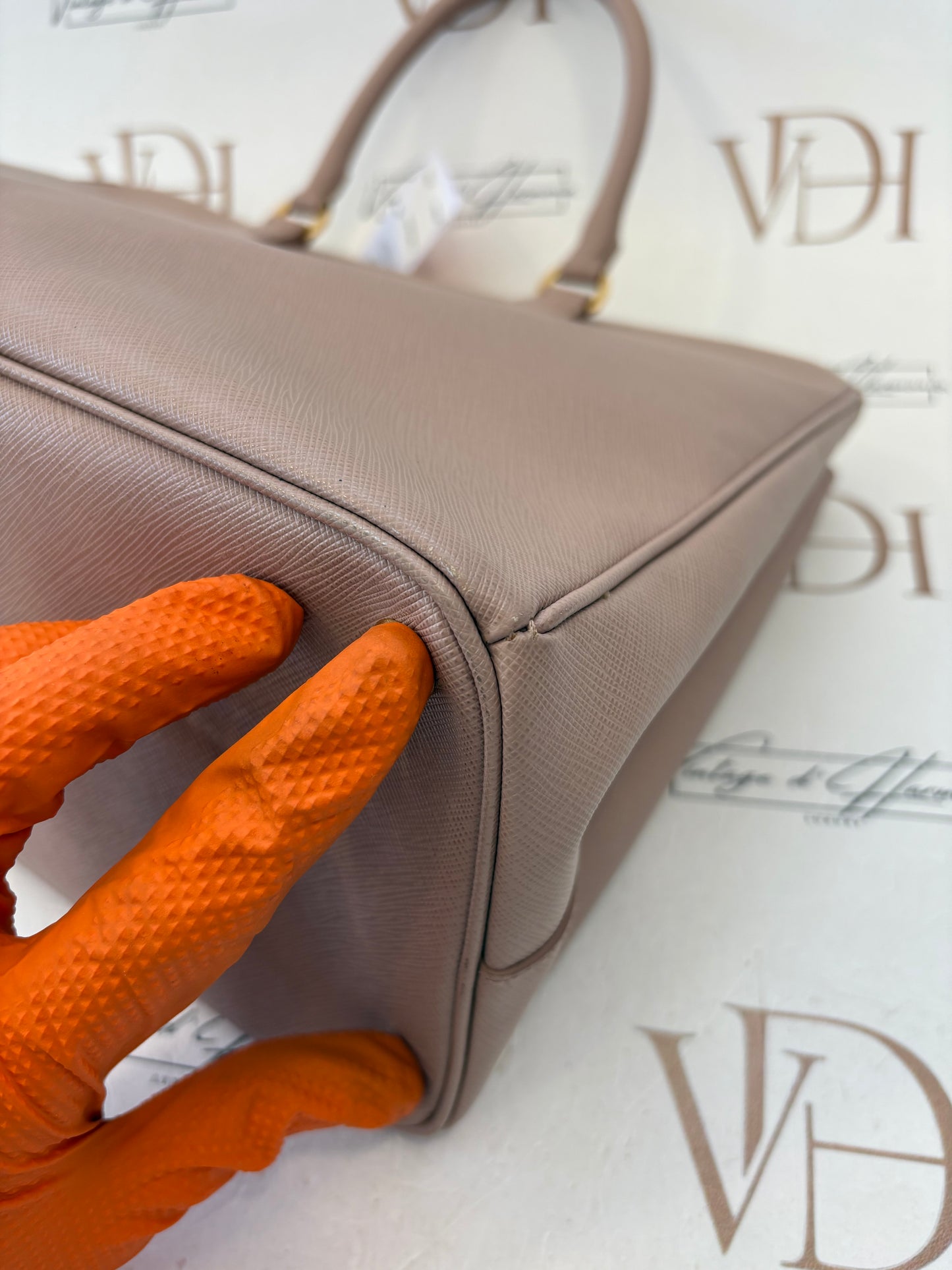383694 - Prada Galleria