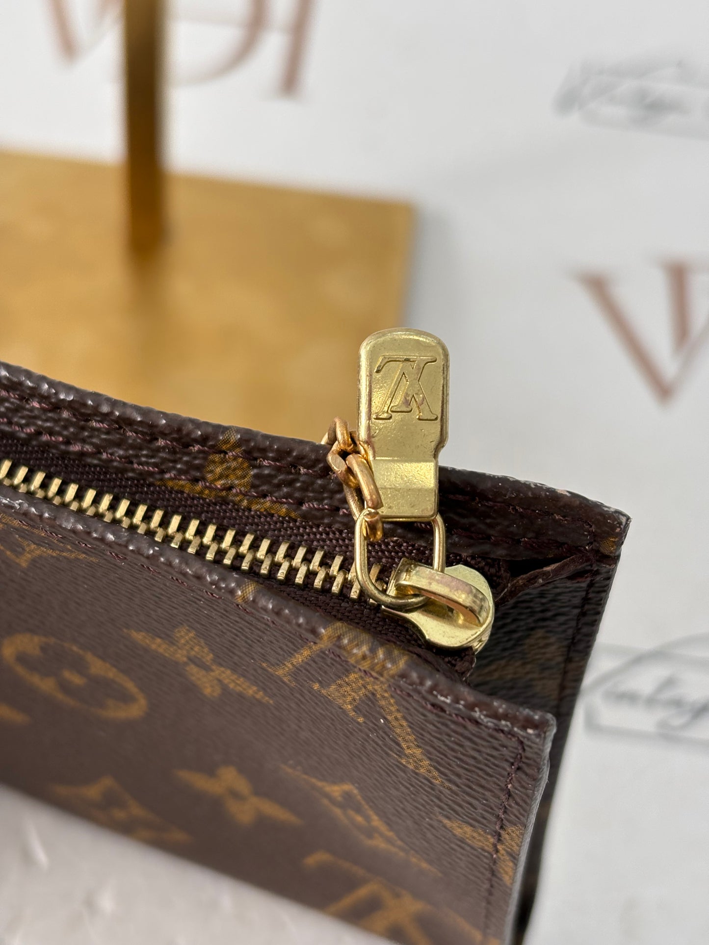 018171 - Louis Vuitton Pochette Bucket PM