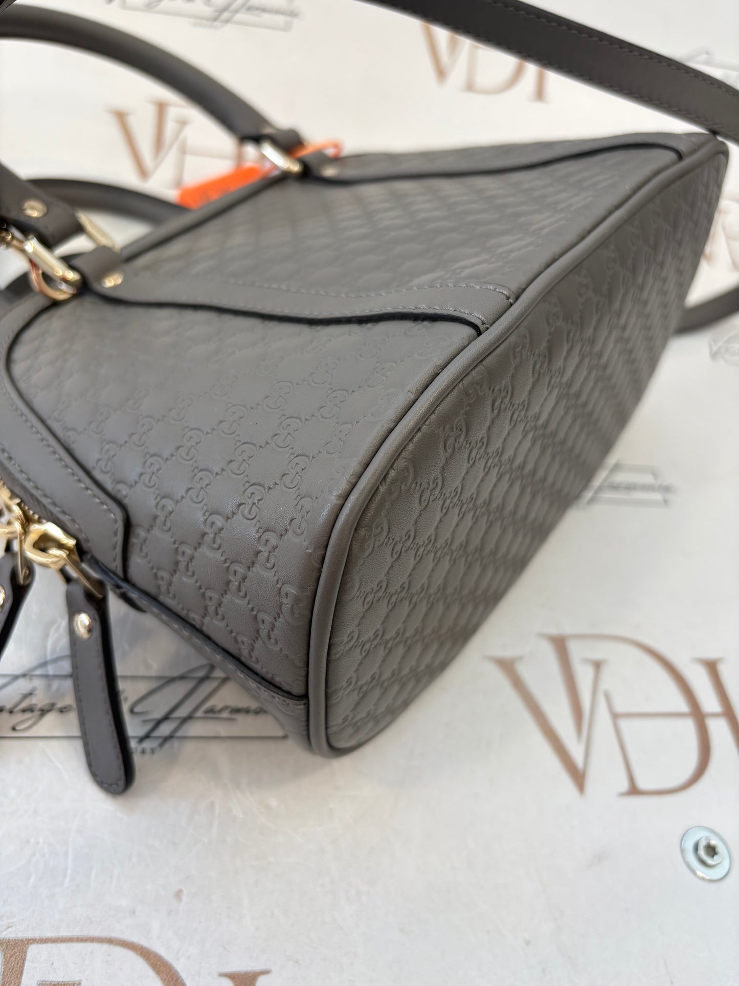 383892 - Gucci Grey