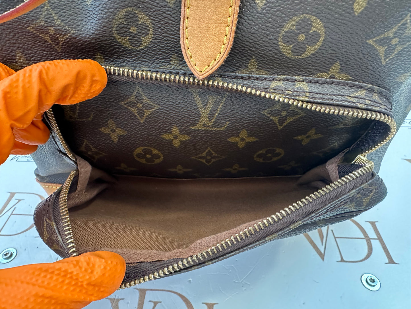 017819 - Louis Vuitton Montsouris GM