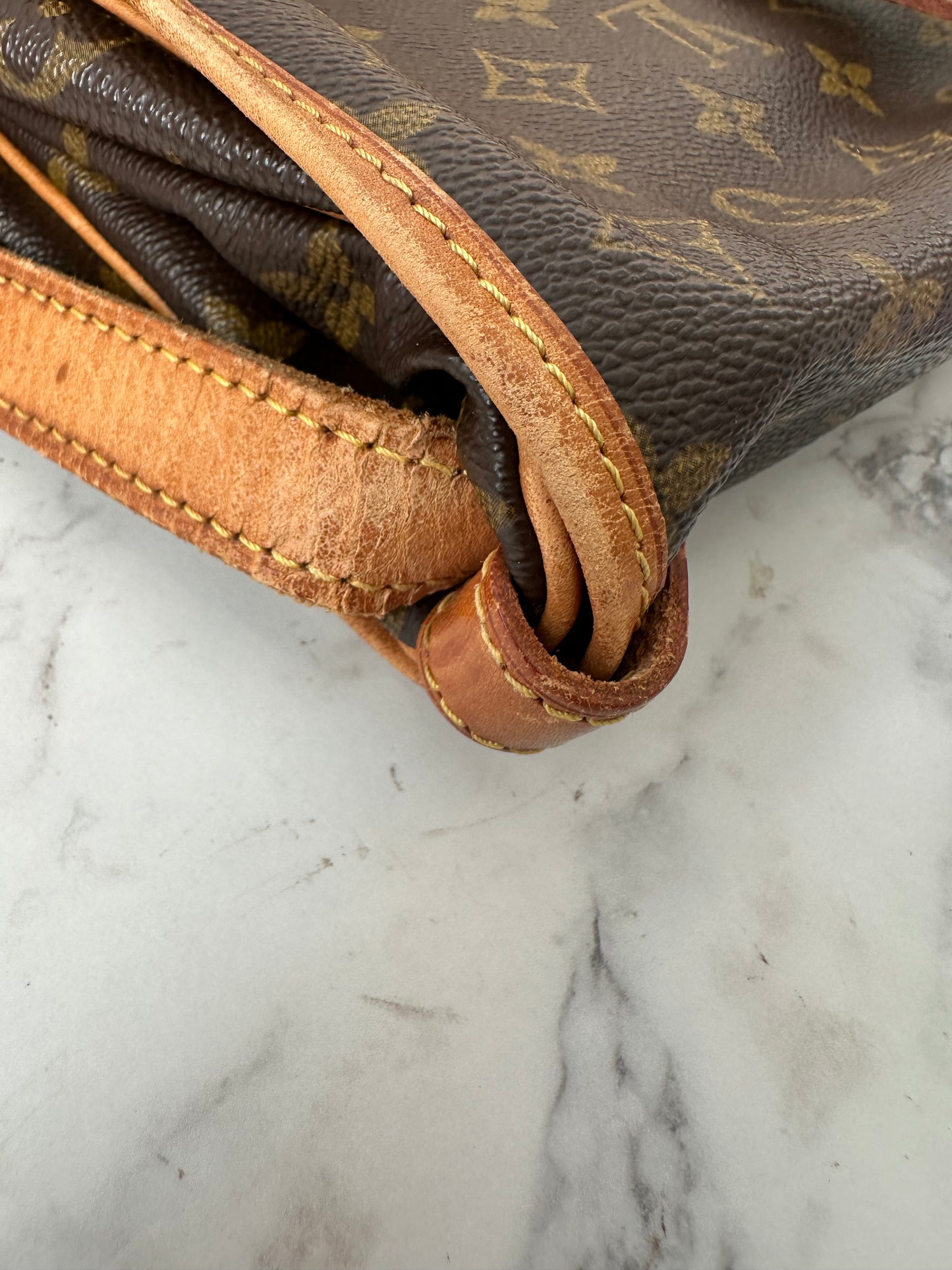 Louis Vuitton Saumur 30