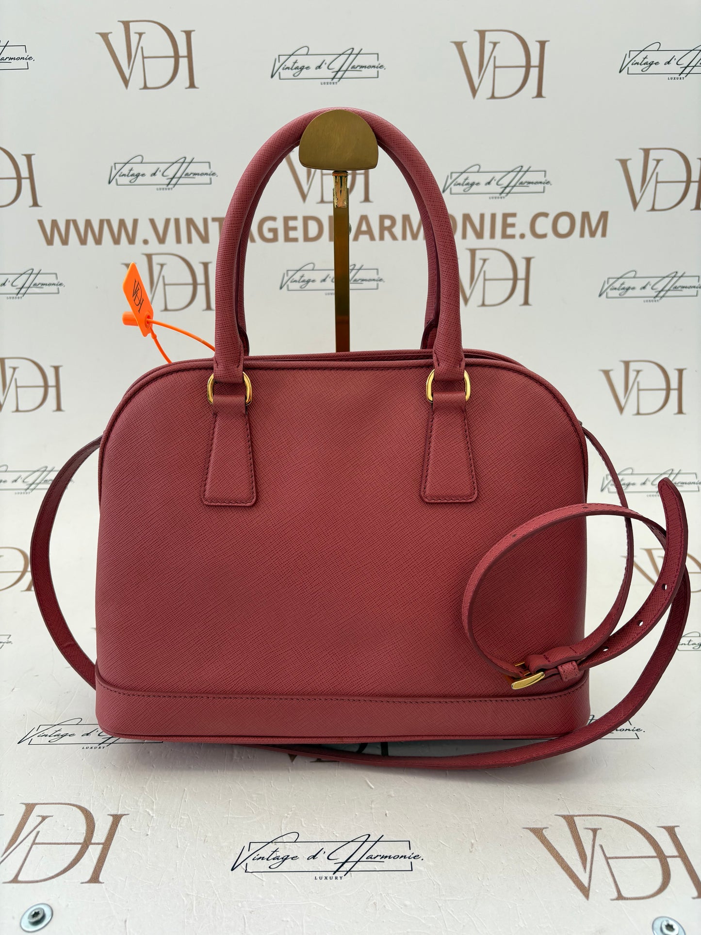 383671 - Prada Promenade