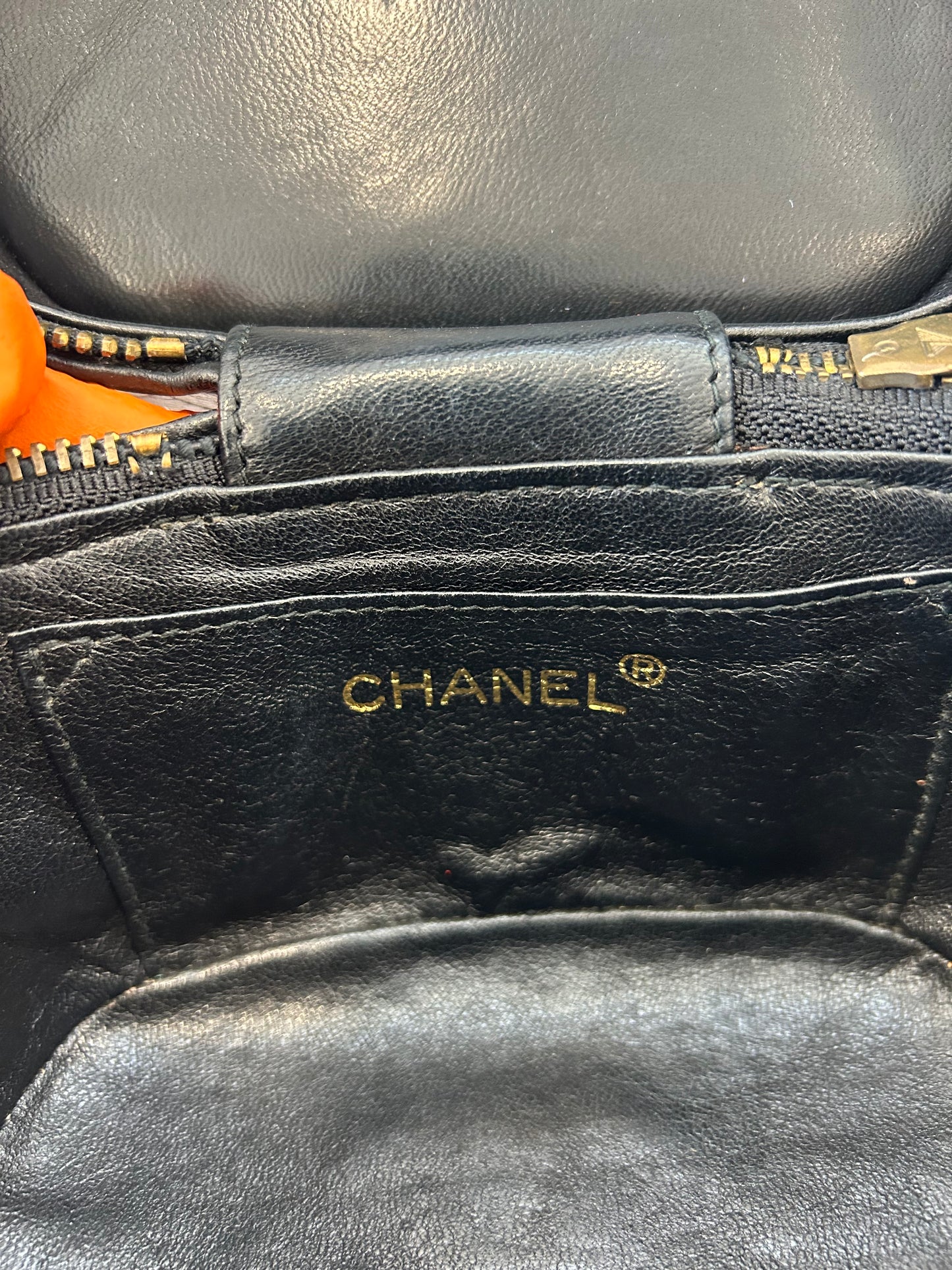 017040 - Chanel Black Lambskin Chain Shoulder Bag