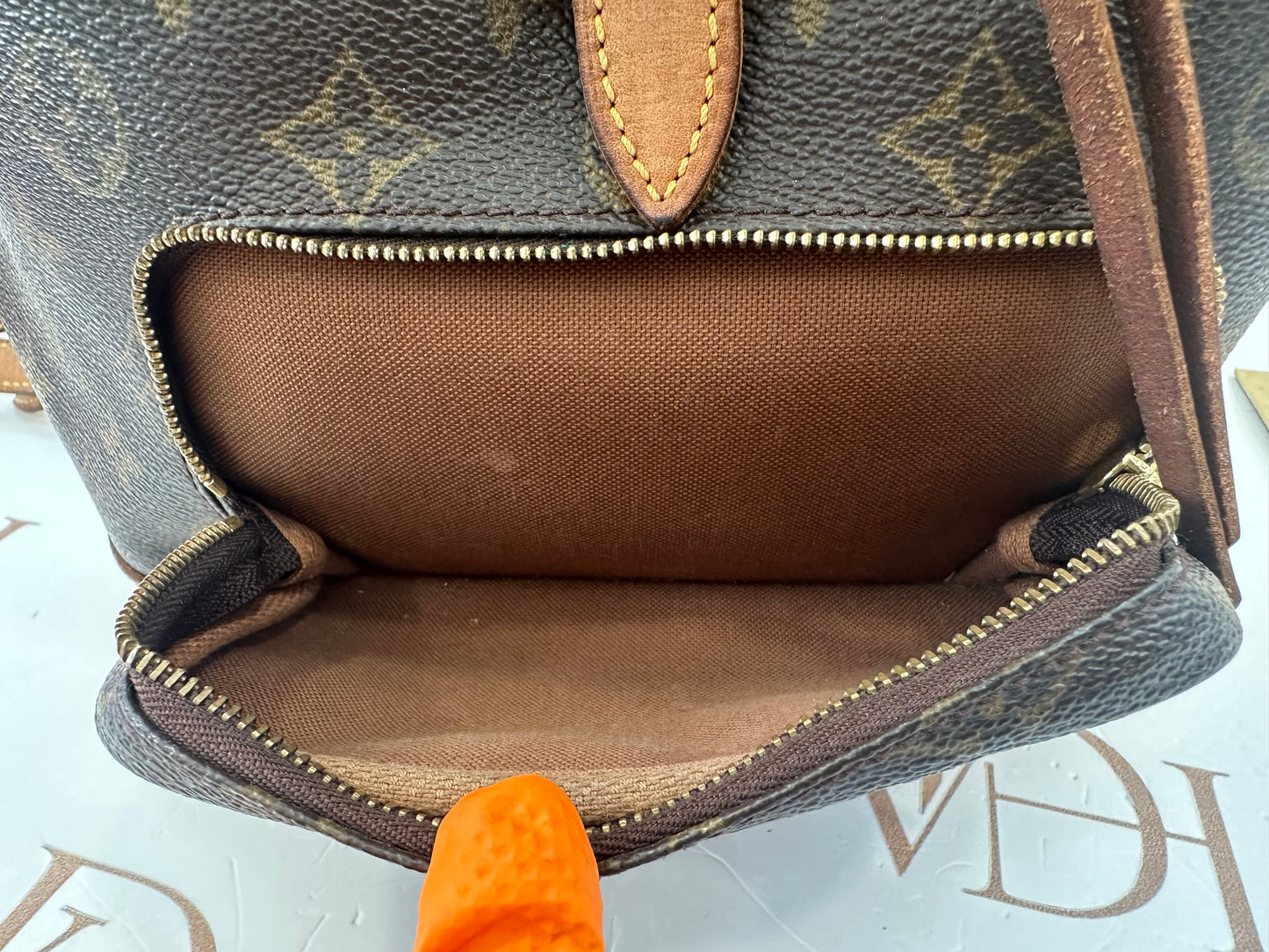 017910 - Louis Vuitton Montsouris MM