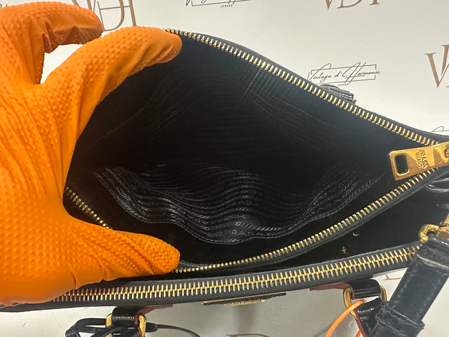 382946 - Prada Galleria Black