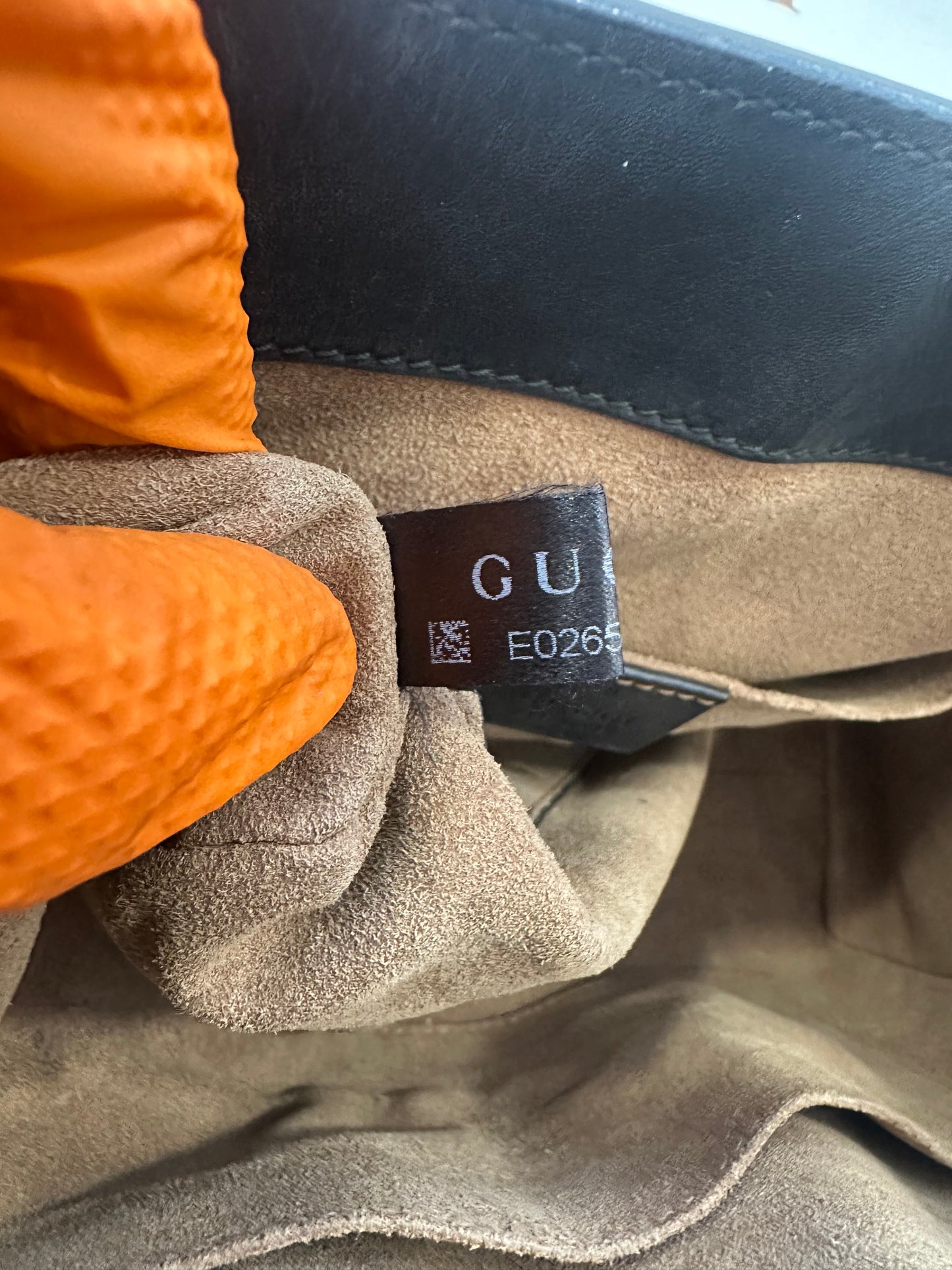 382218 - Gucci Padlock