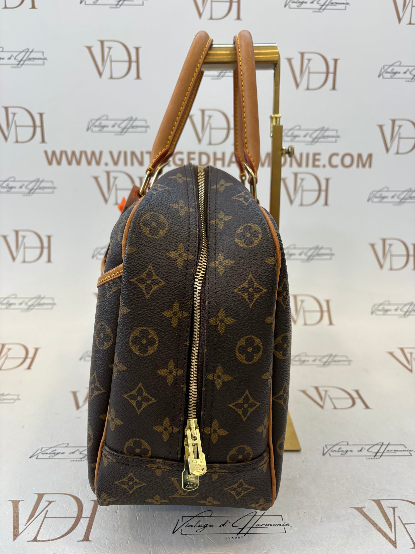 018950 - Louis Vuitton Deauville