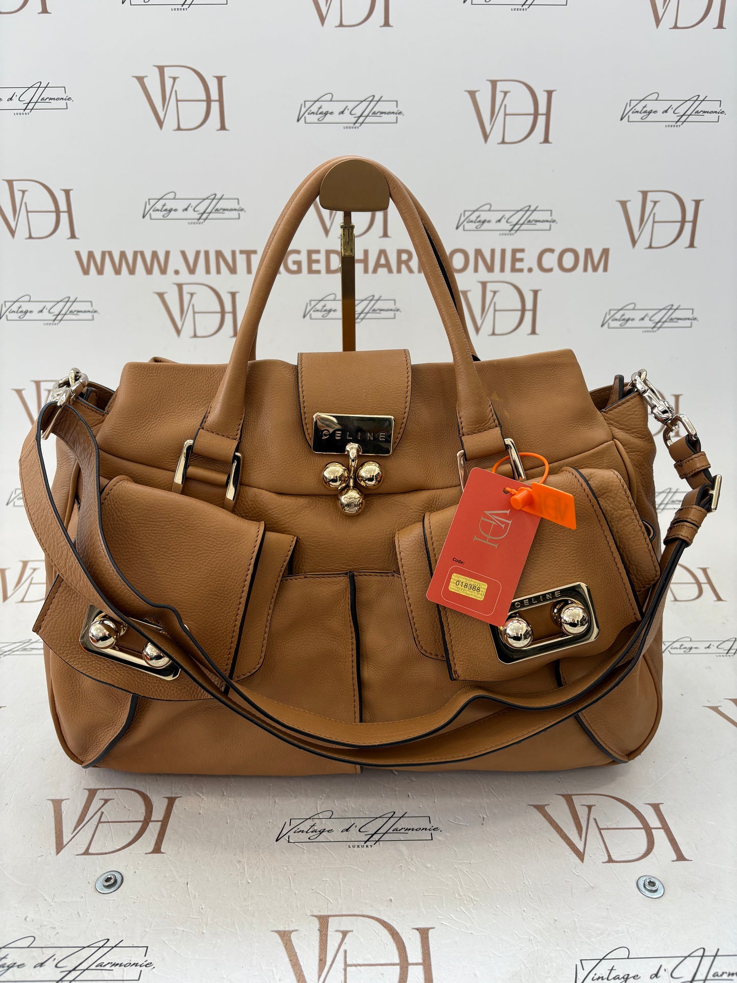 018388 - Céline Brown