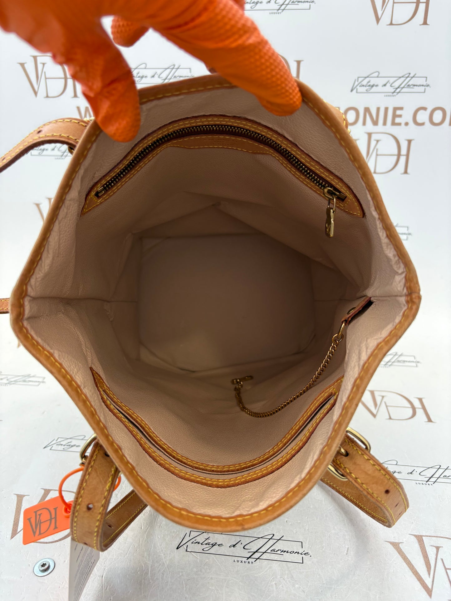 018844 - Louis Vuitton Bucket GM