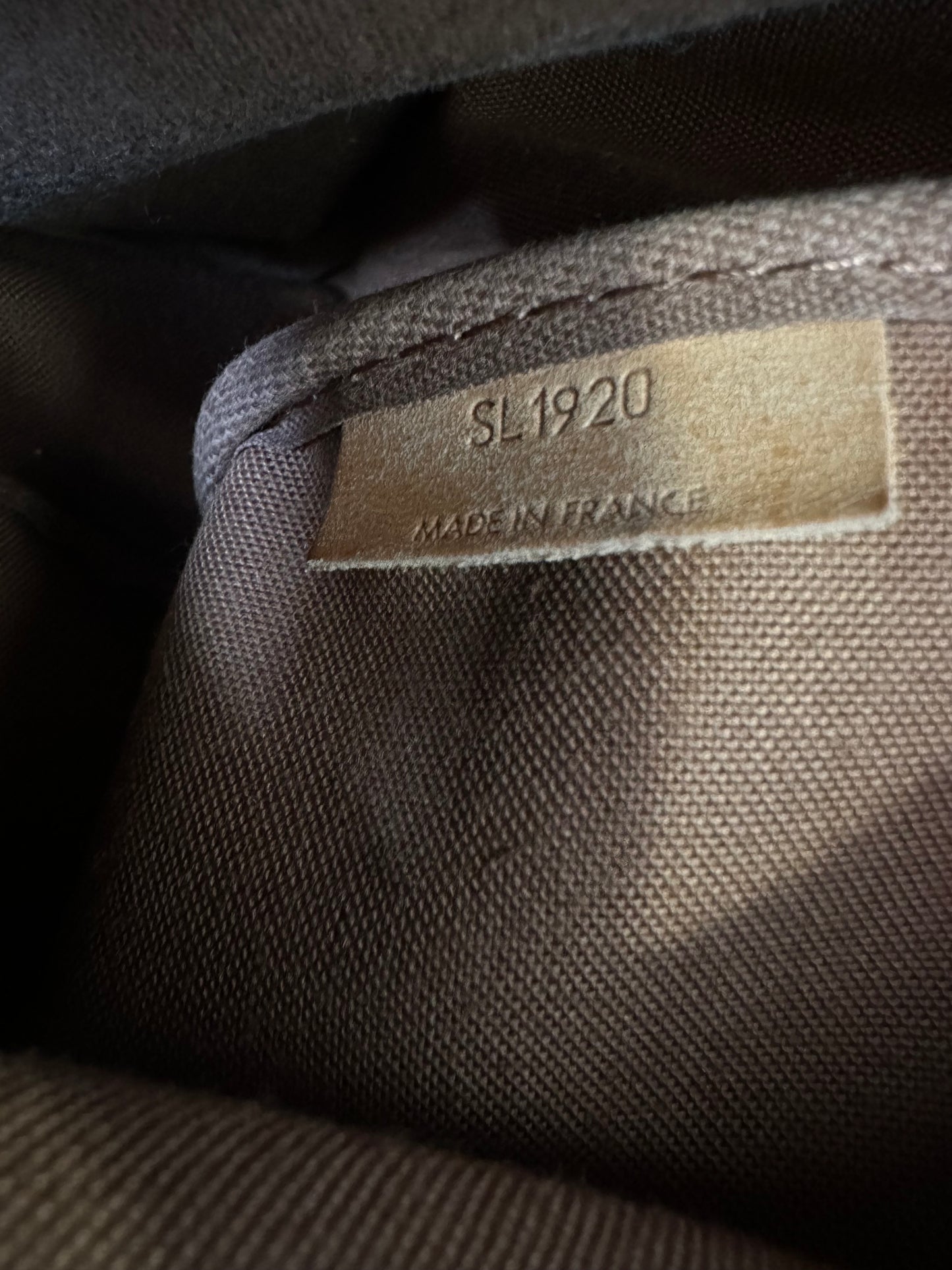 Louis Vuitton Saumur 43