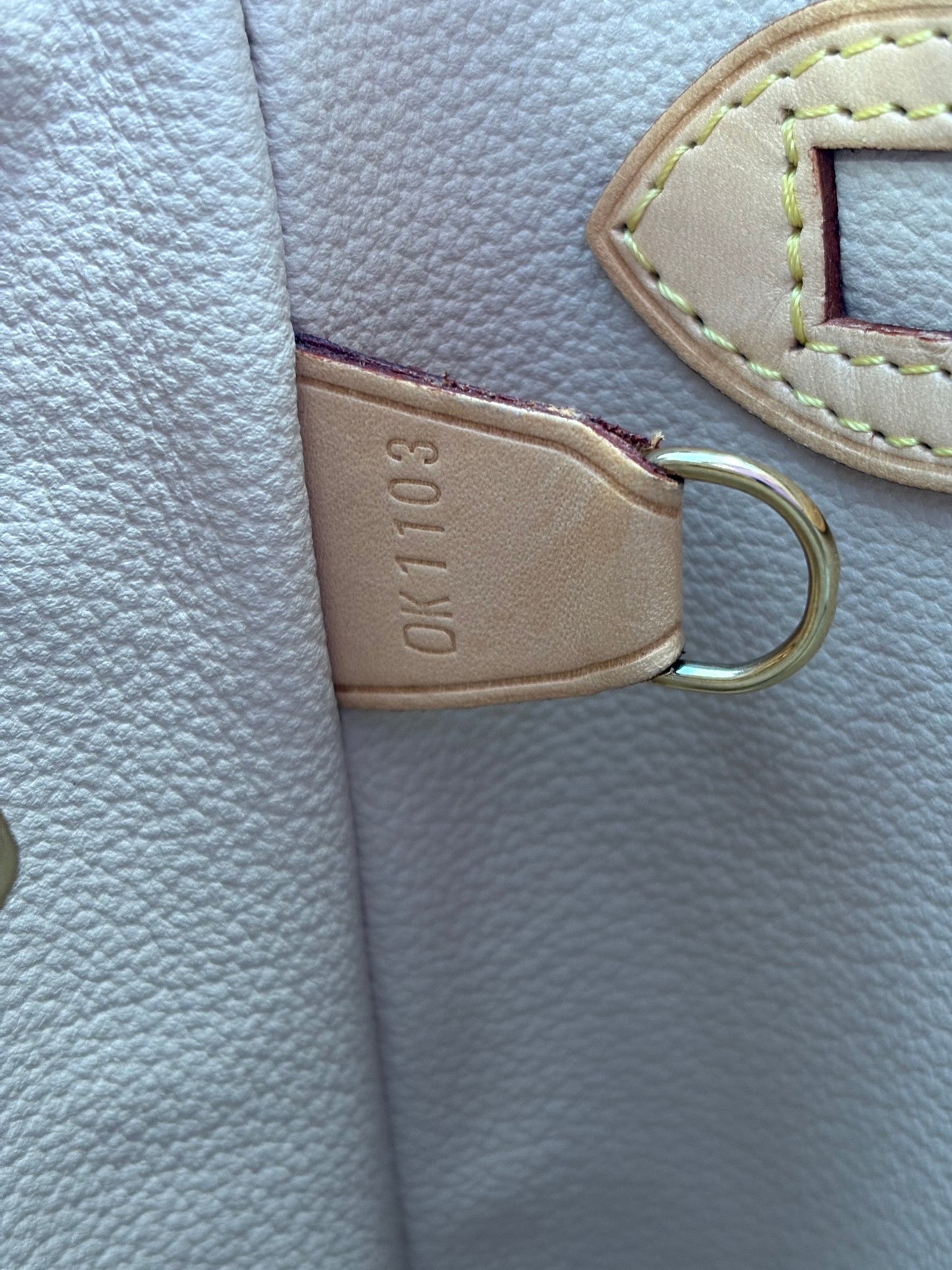 018189 - Louis Vuitton Bucket PM